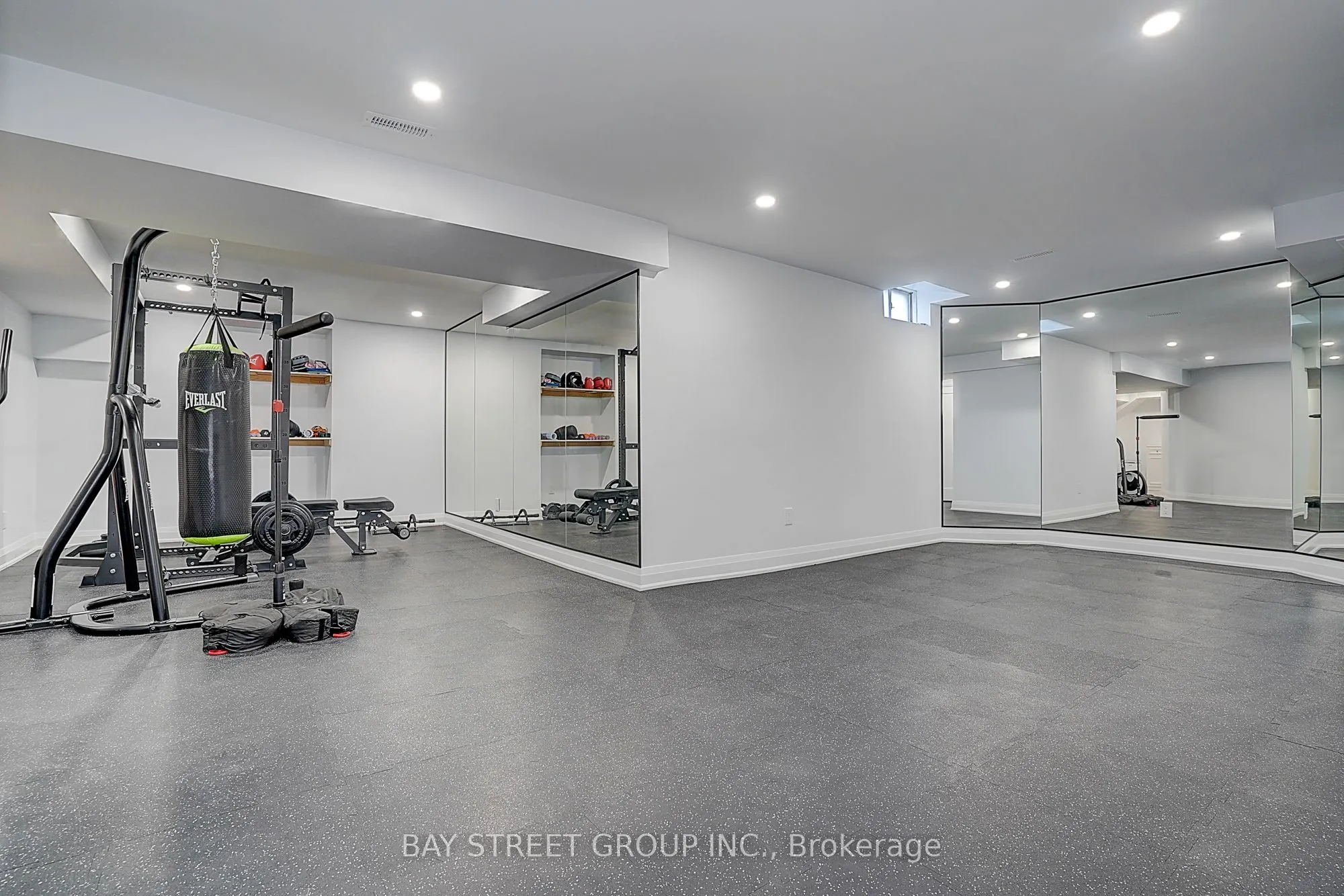 8 Mooreland Court
