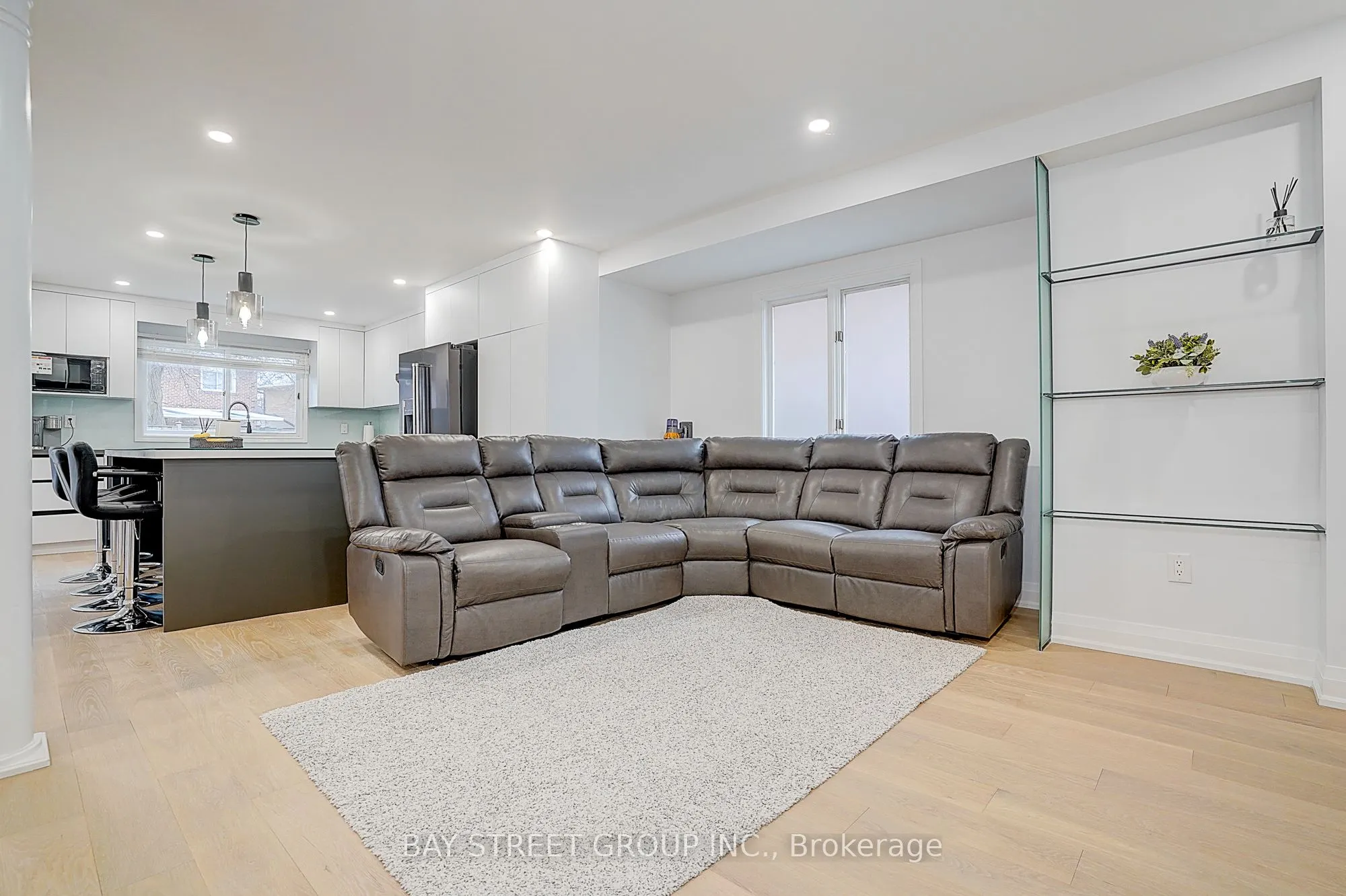 8 Mooreland Court
