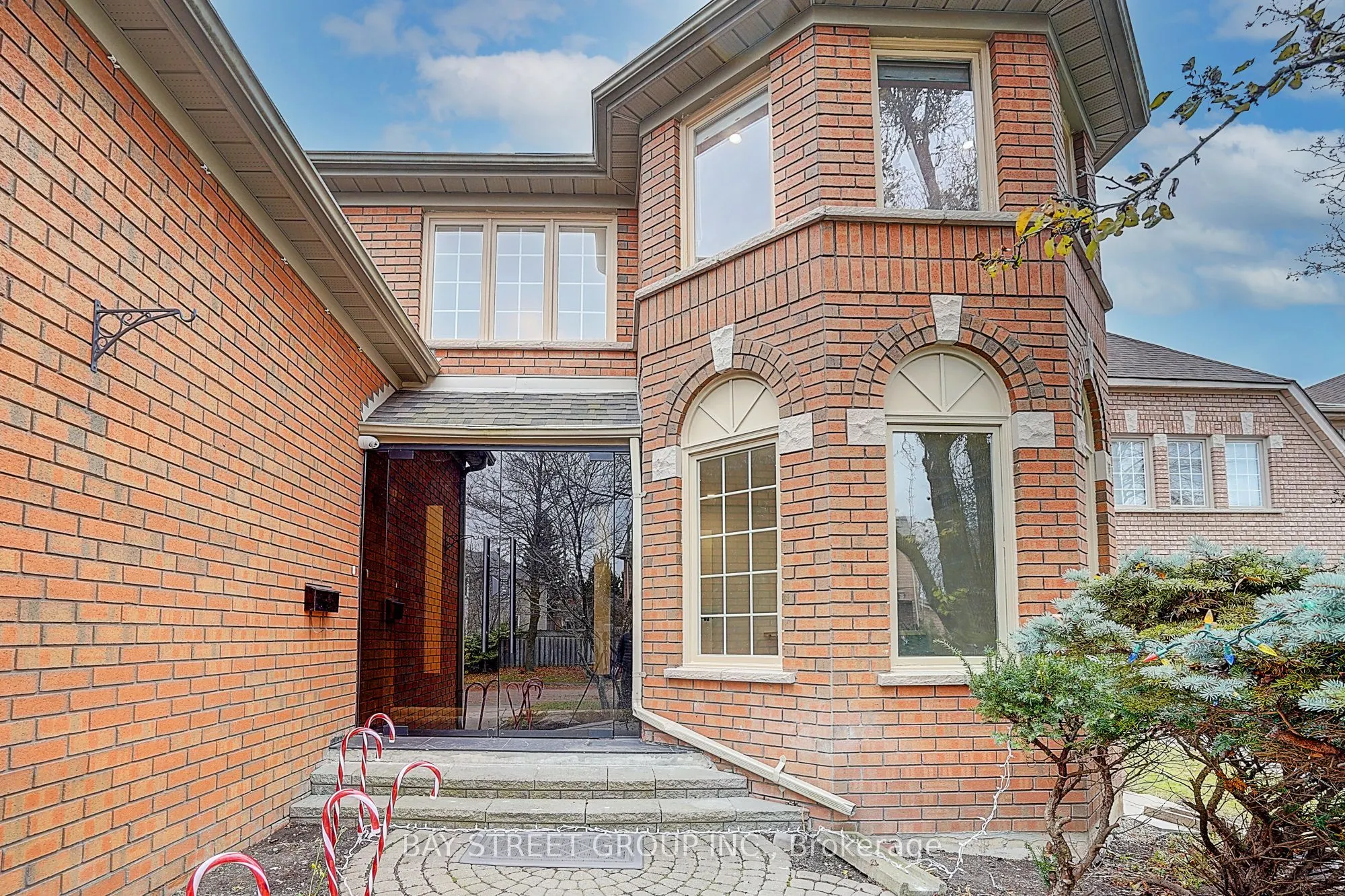 8 Mooreland Court
