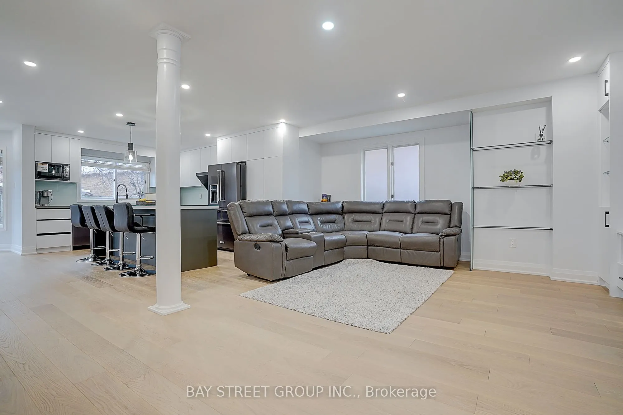 8 Mooreland Court