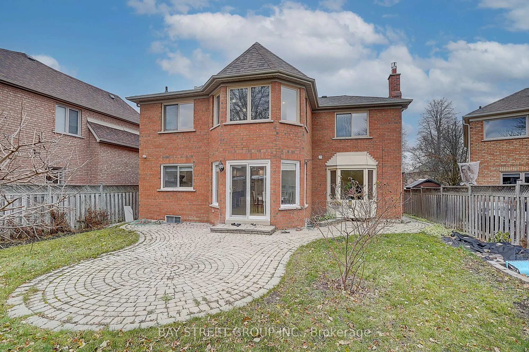 8 Mooreland Court