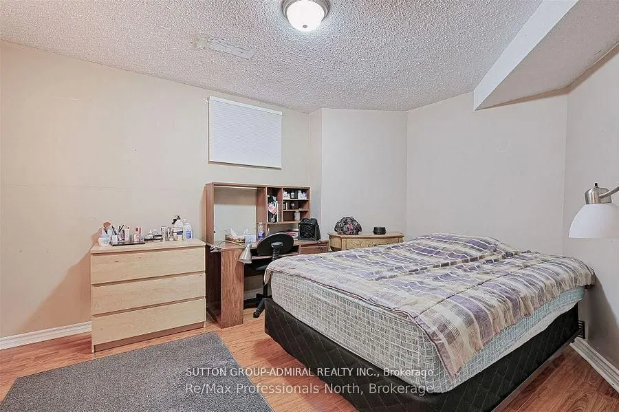 8 Elmsley Drive