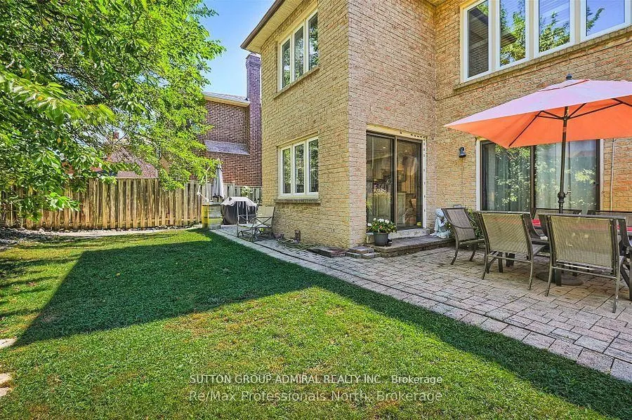 8 Elmsley Drive