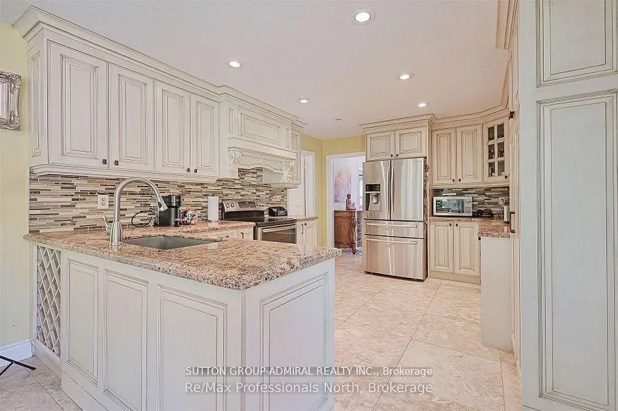 8 Elmsley Drive