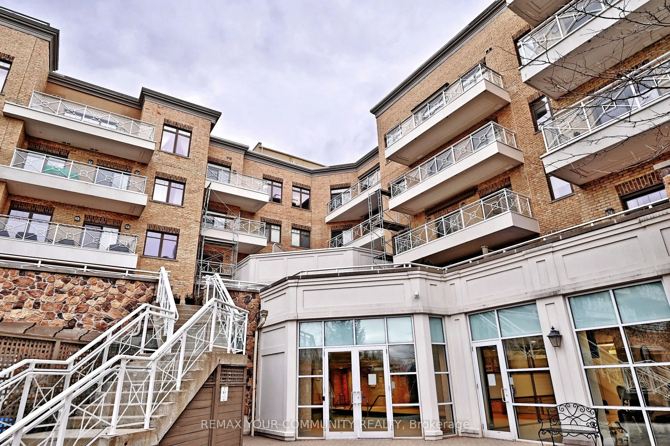 80 Burns Boulevard #416