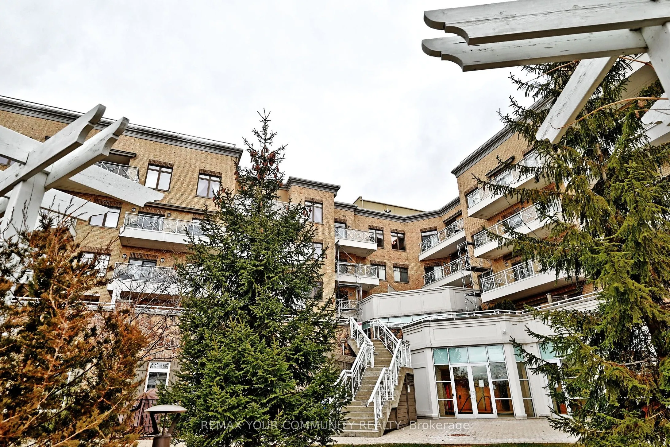 80 Burns Boulevard #416