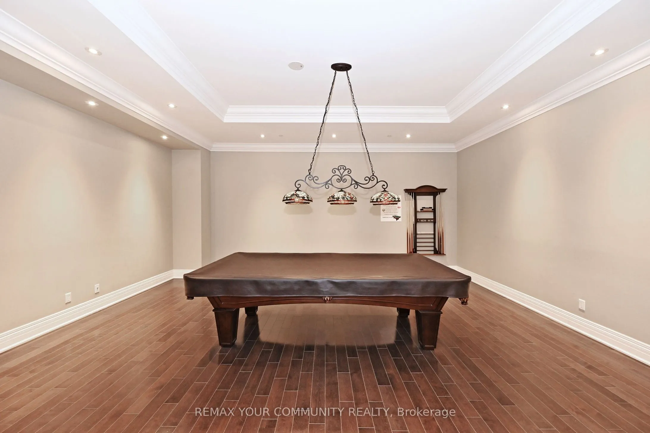 80 Burns Boulevard #416