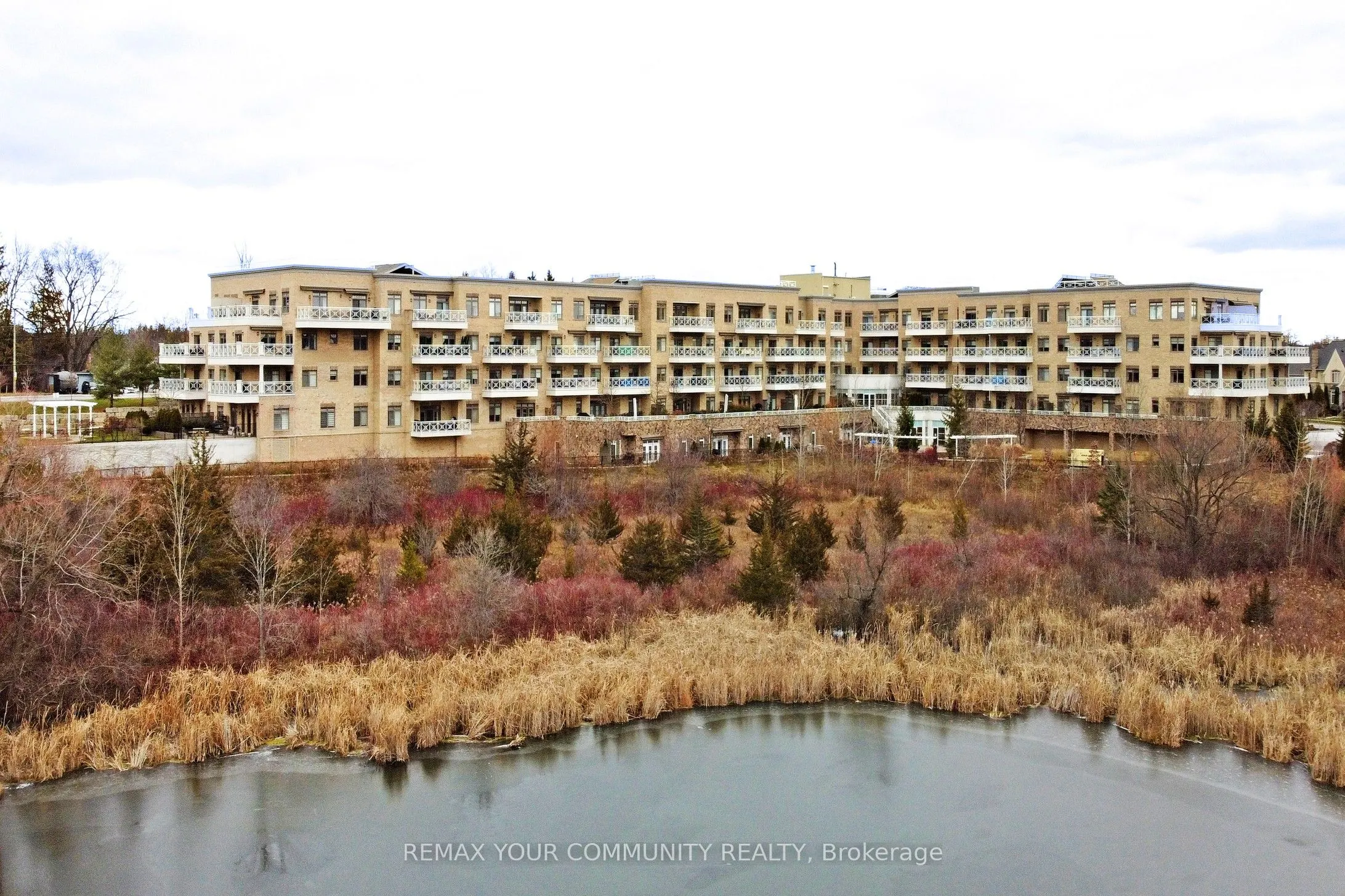80 Burns Boulevard #416