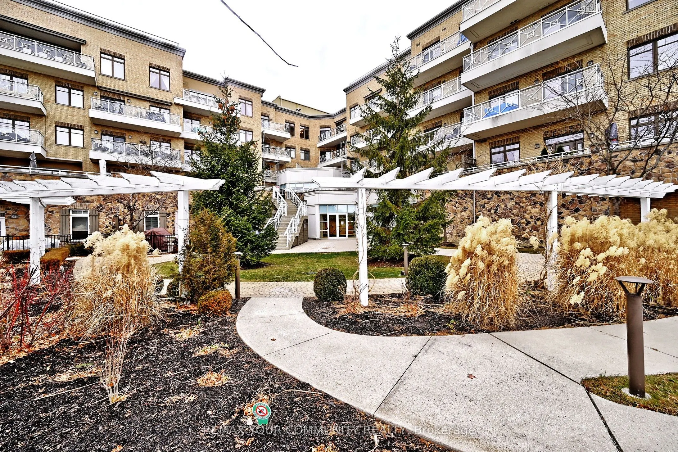 80 Burns Boulevard #416