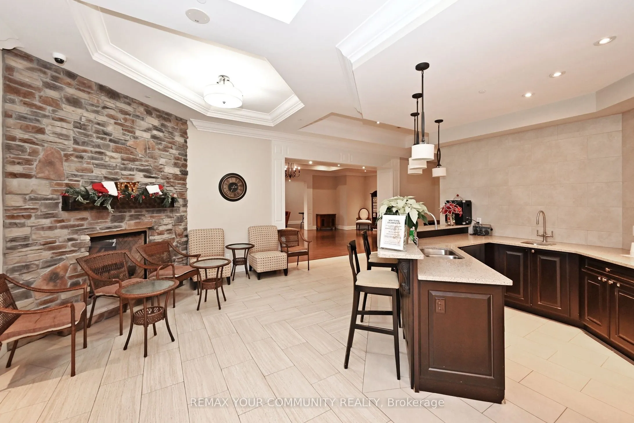 80 Burns Boulevard #416