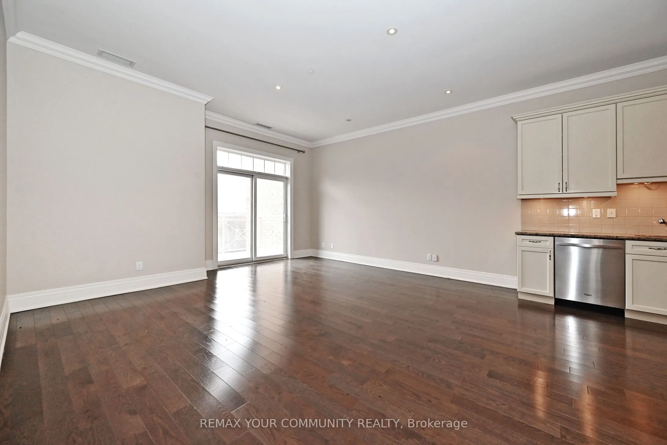 80 Burns Boulevard #416