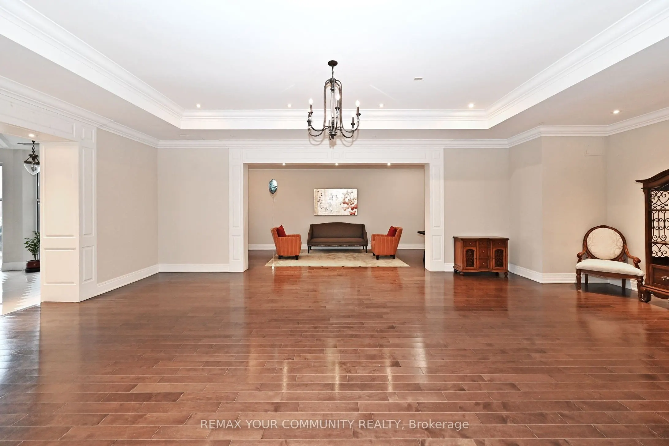 80 Burns Boulevard #416