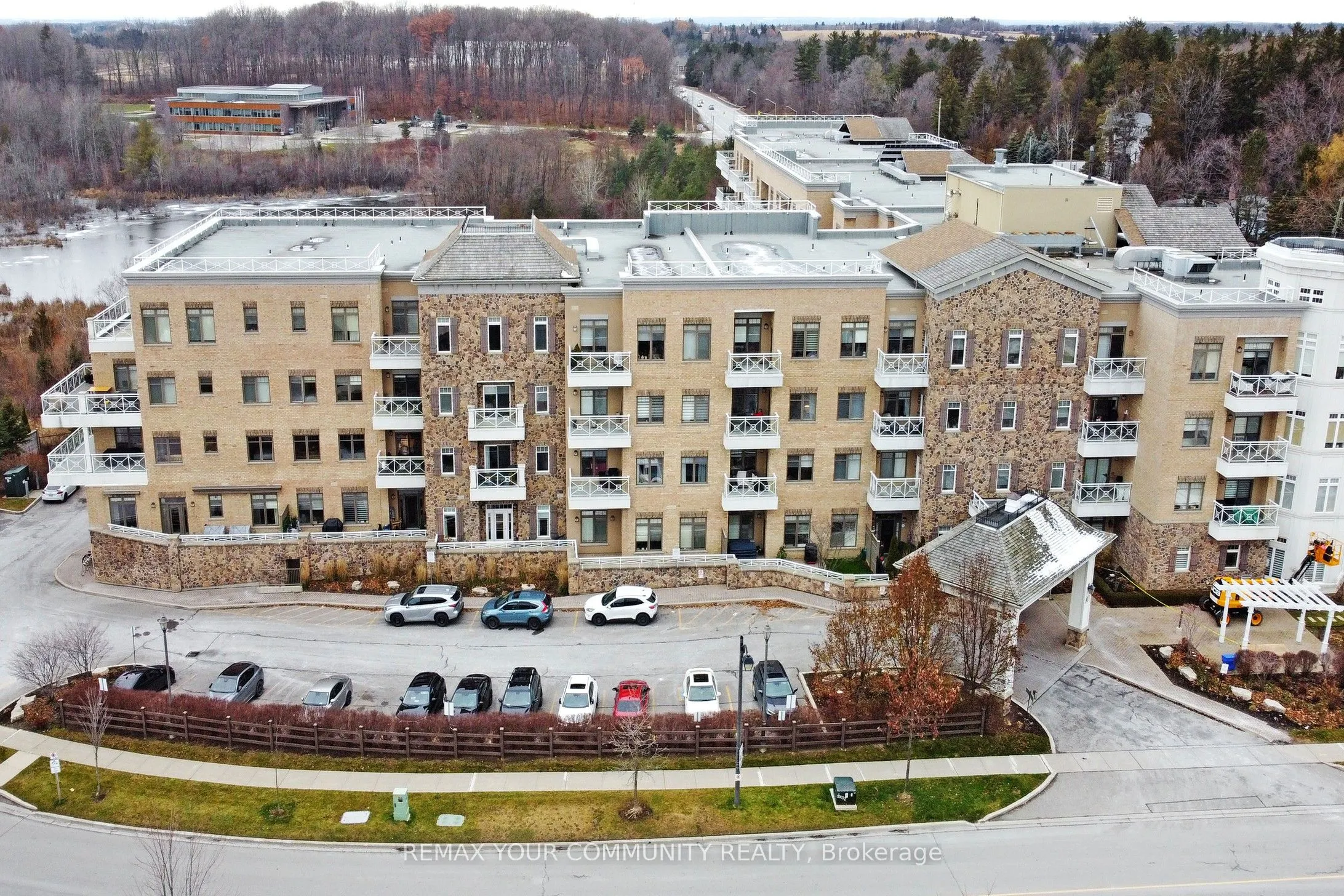 80 Burns Boulevard #416