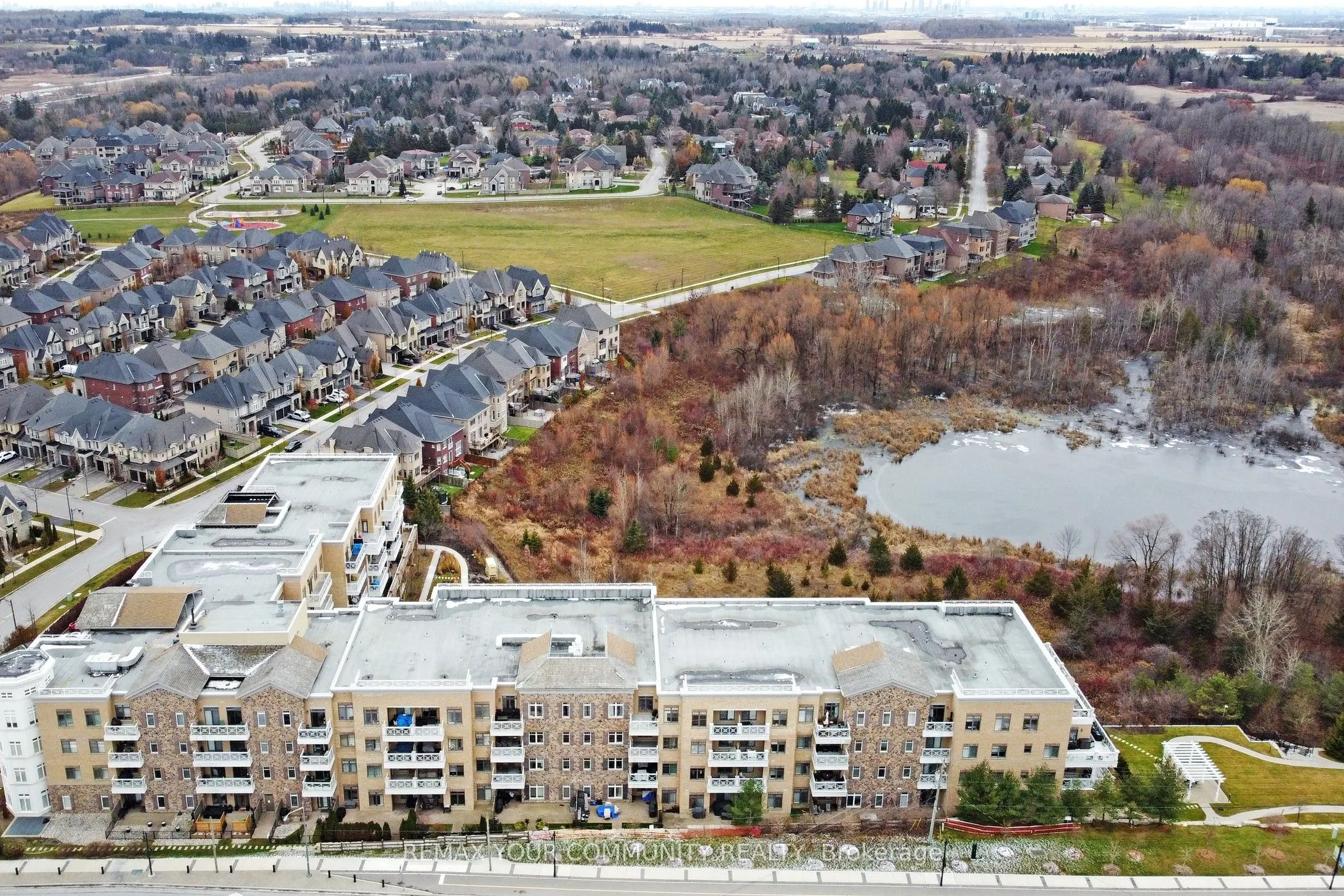 80 Burns Boulevard #416