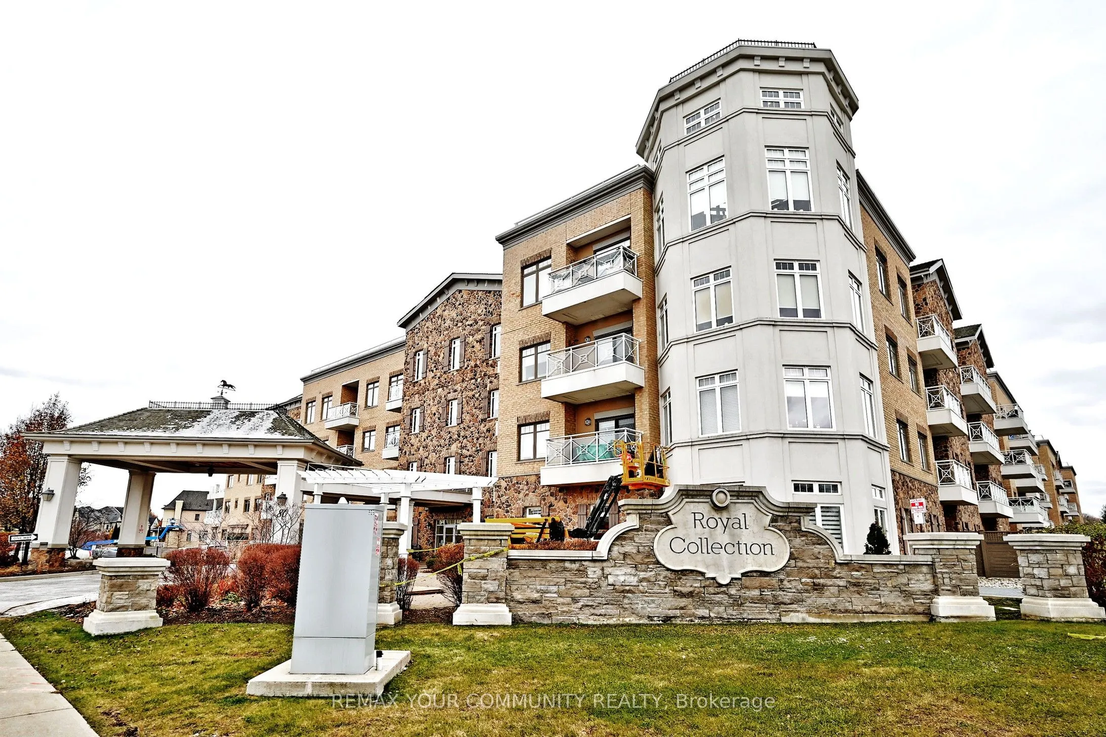 80 Burns Boulevard #416