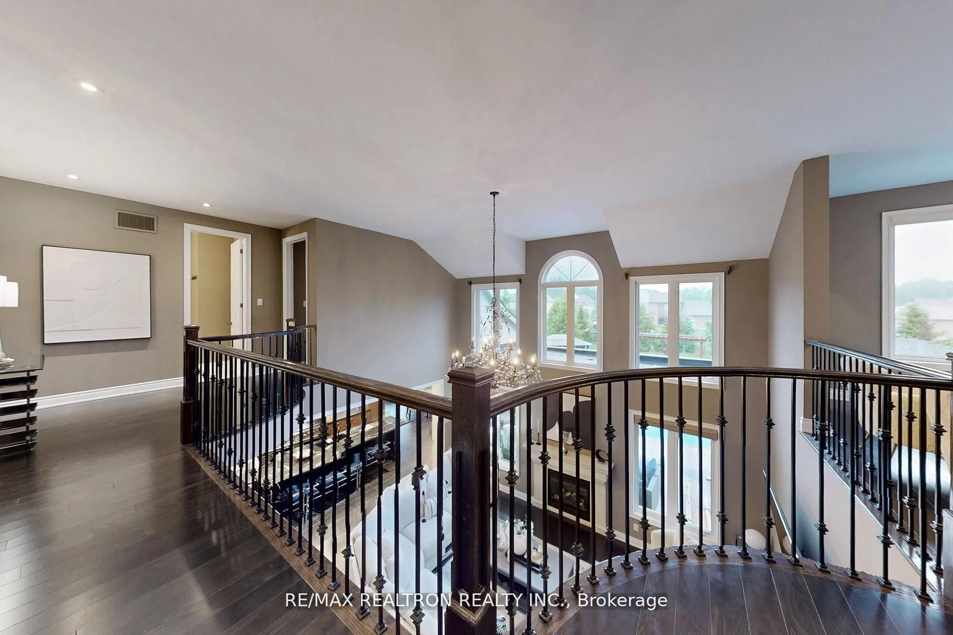15 Pine Vista Avenue