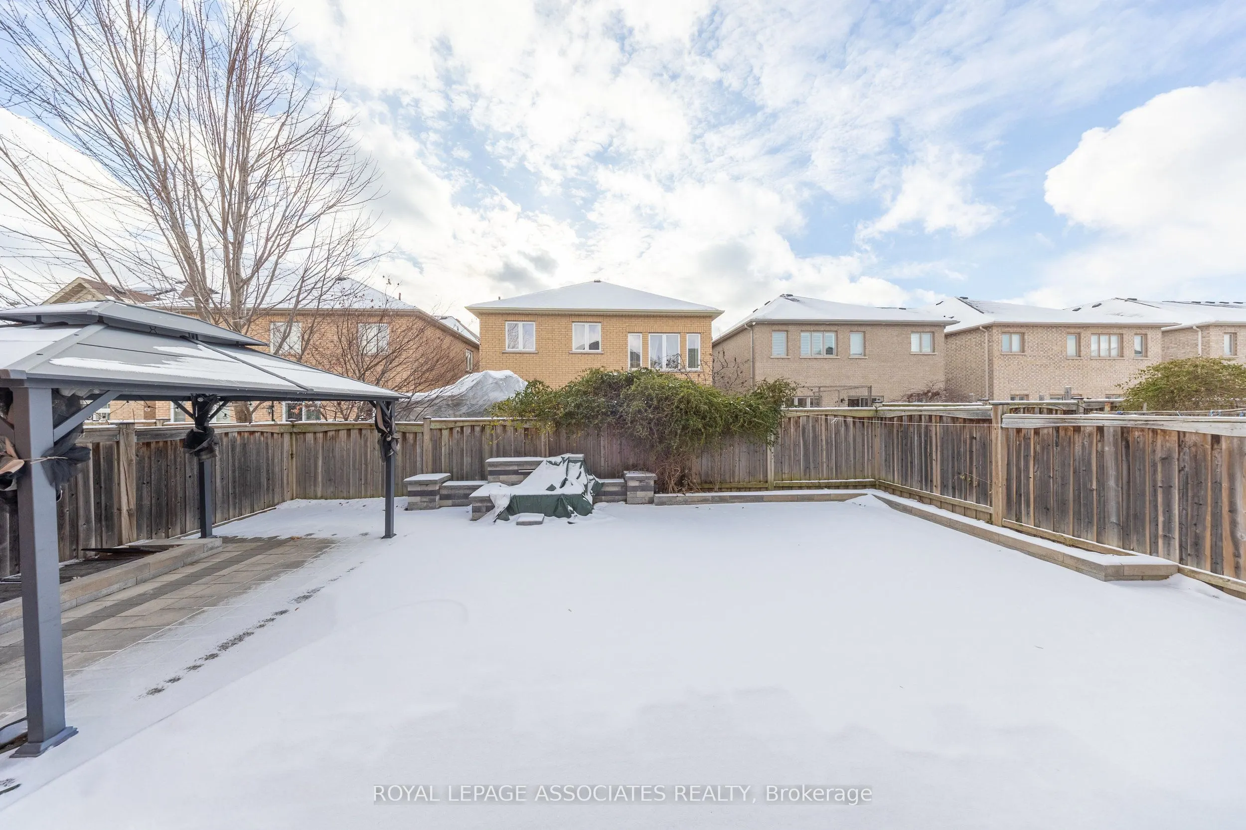 96 Maverick Crescent