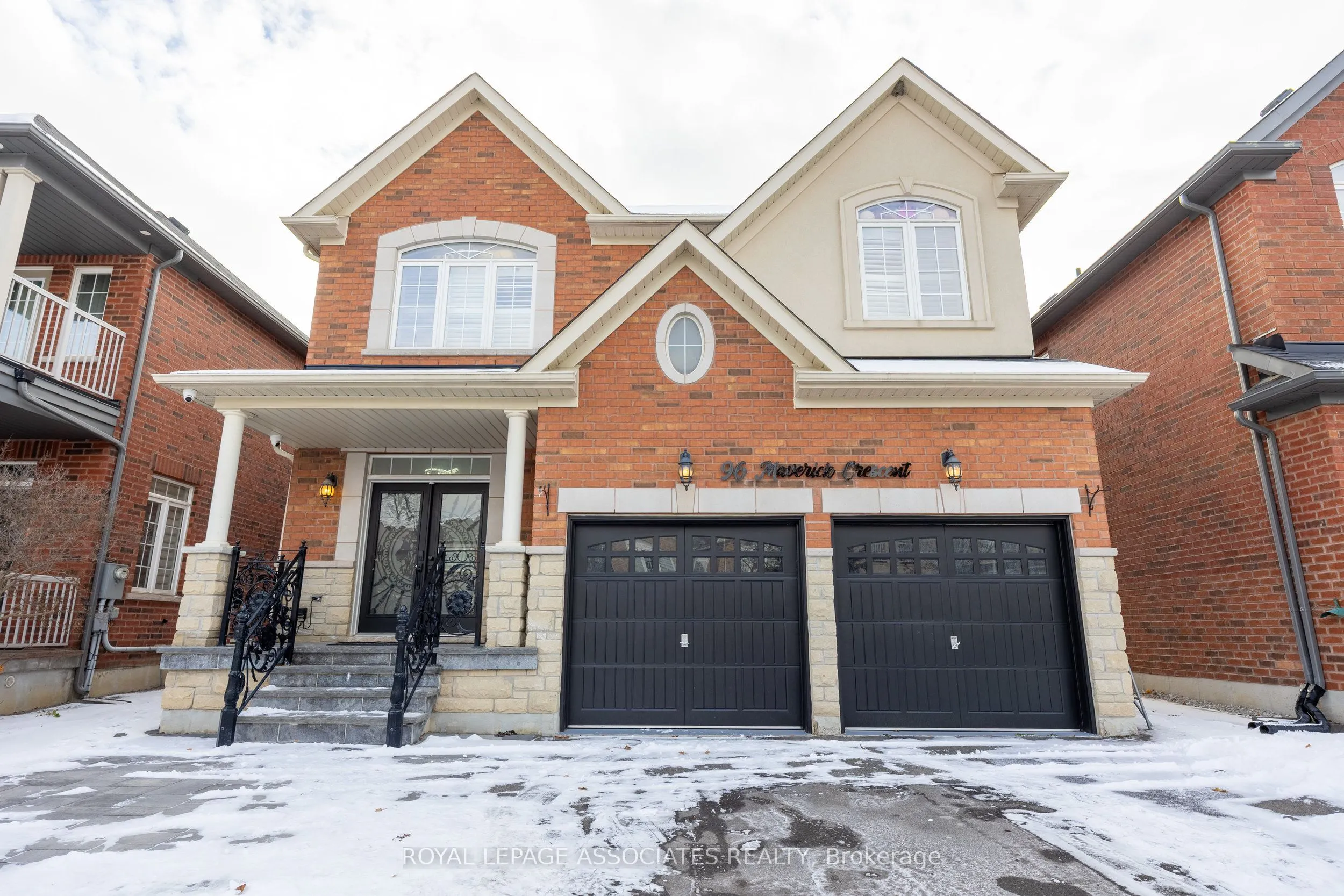 96 Maverick Crescent