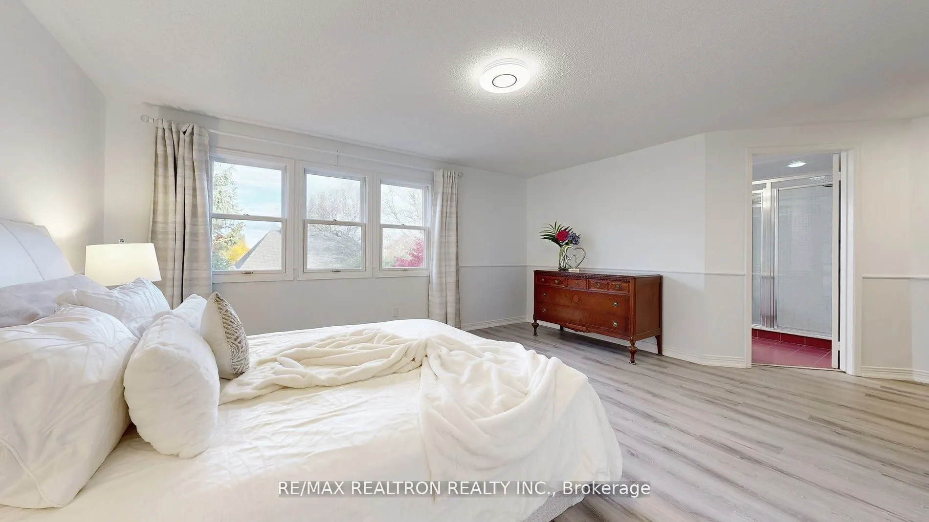 25 Waterbridge Lane