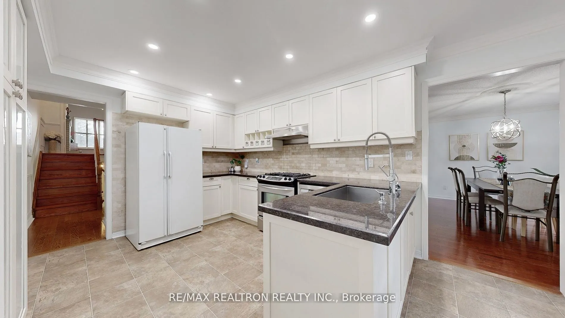 25 Waterbridge Lane