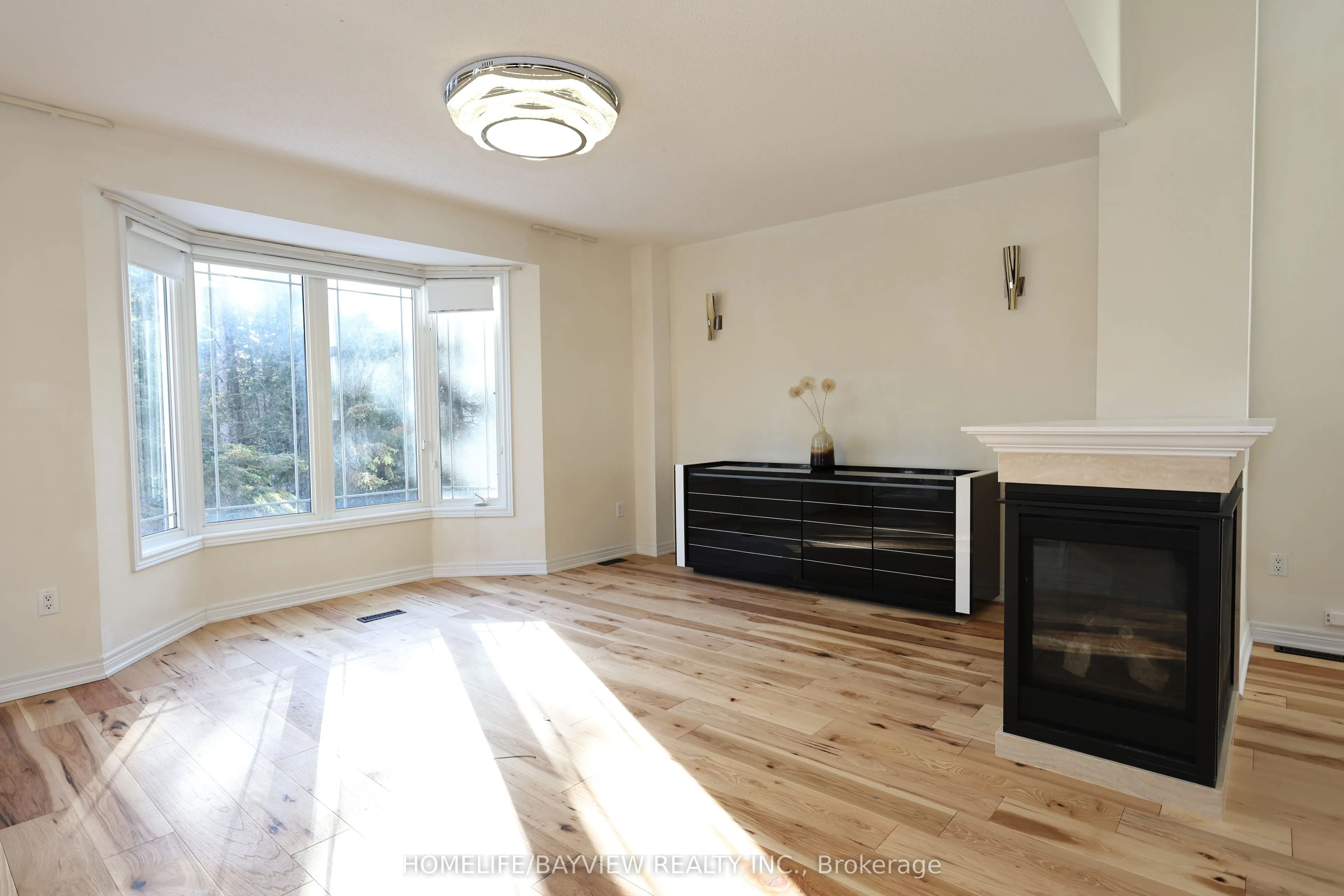 171 Maurier Boulevard