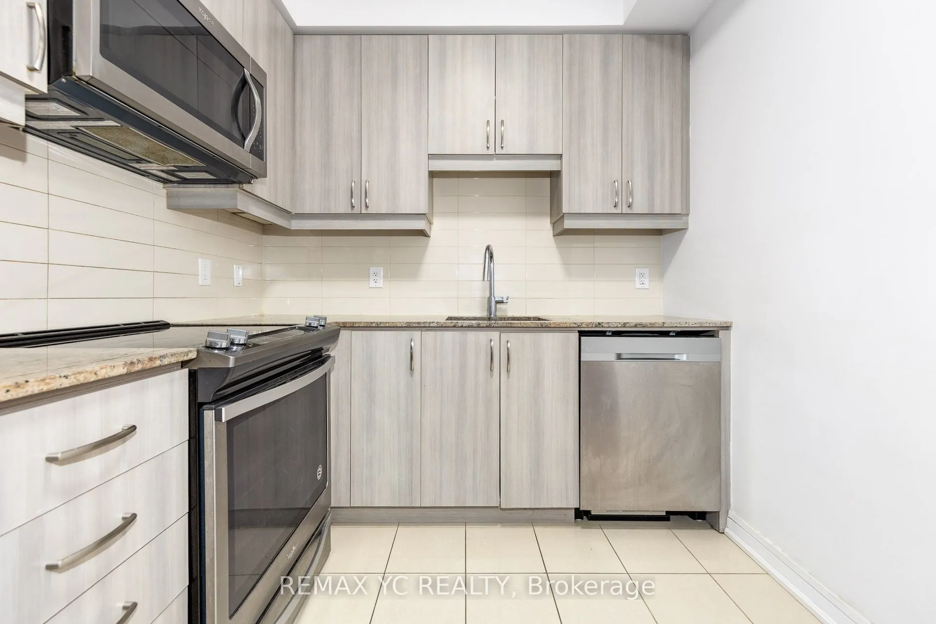 9191 Yonge Street #201