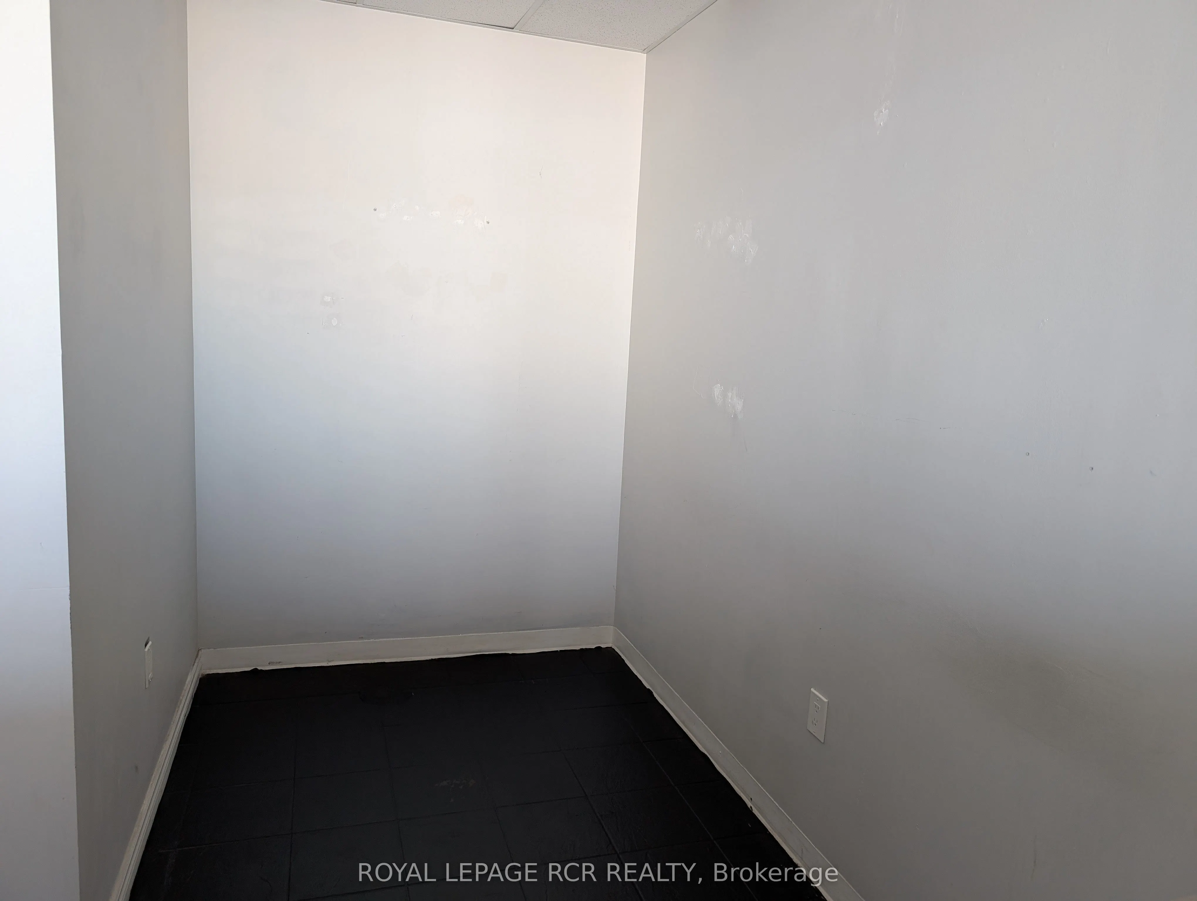 169 Dufferin Street S #27