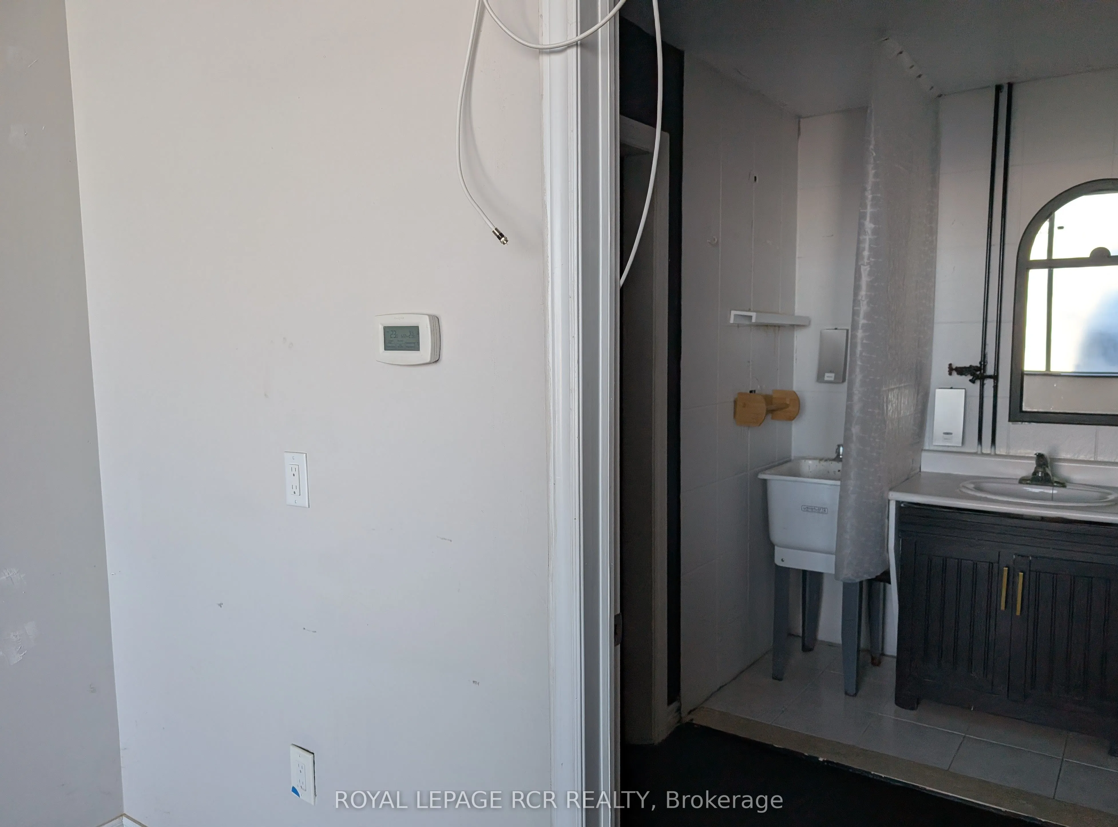 169 Dufferin Street S #27