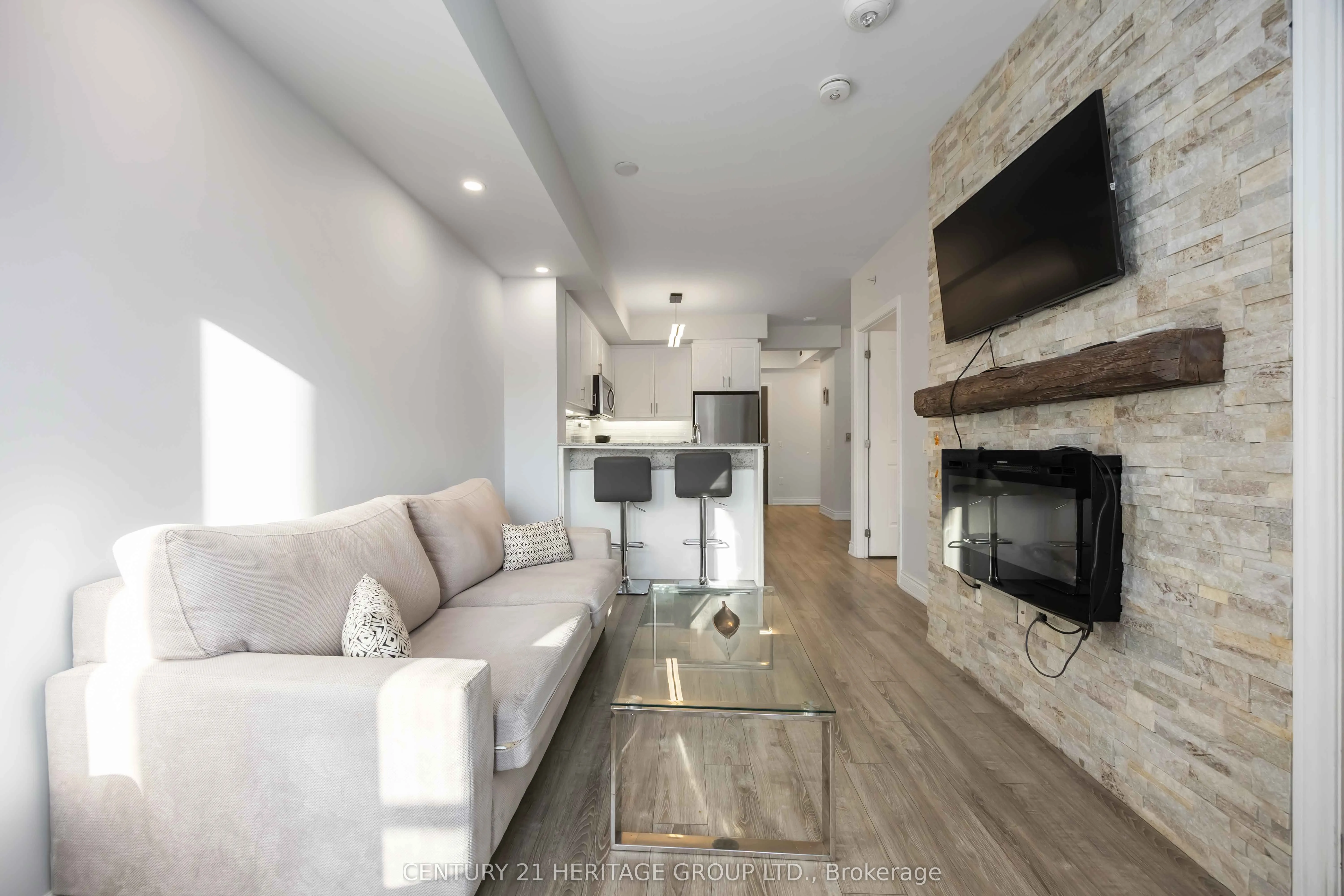 9618 Yonge Street #201