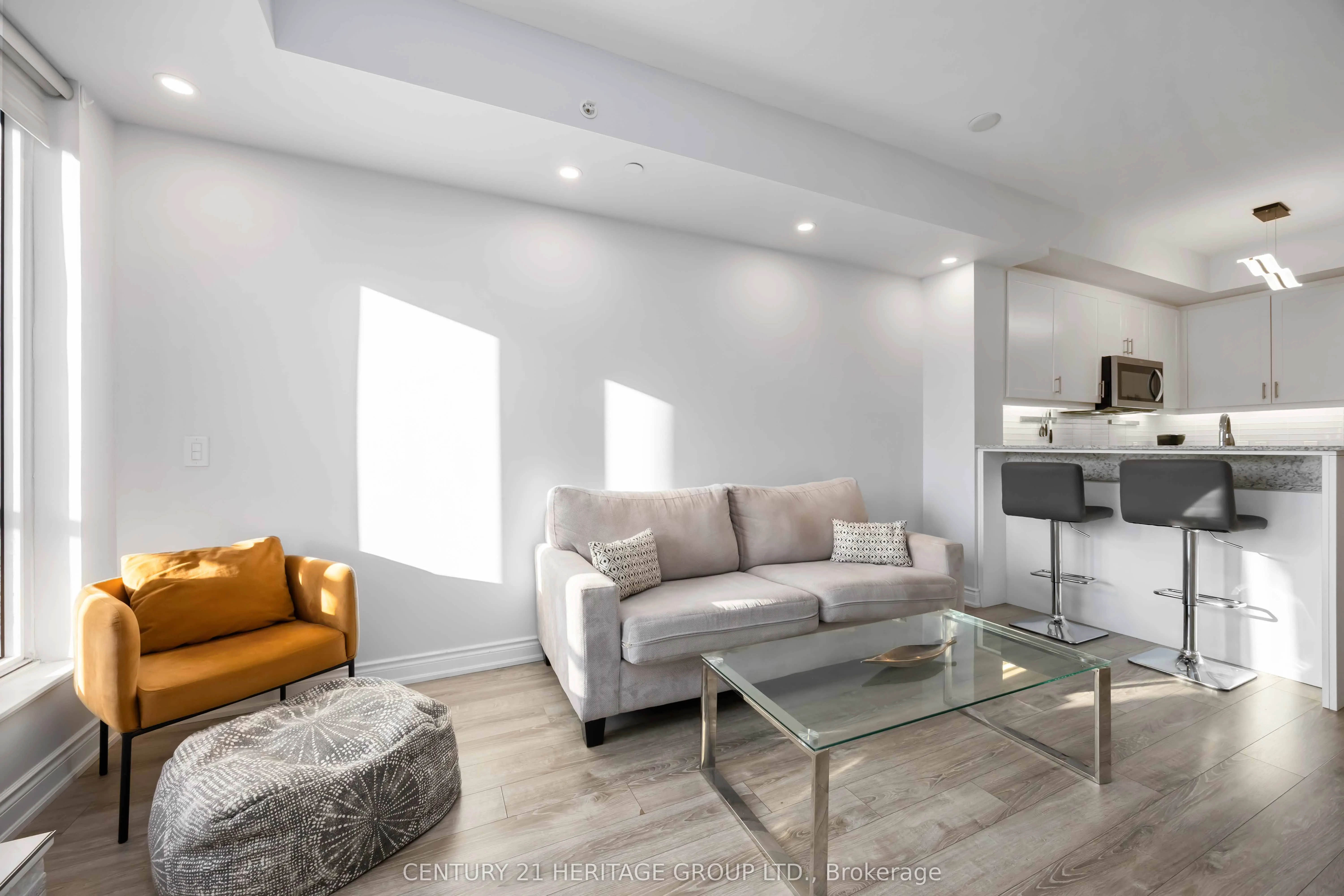 9618 Yonge Street #201
