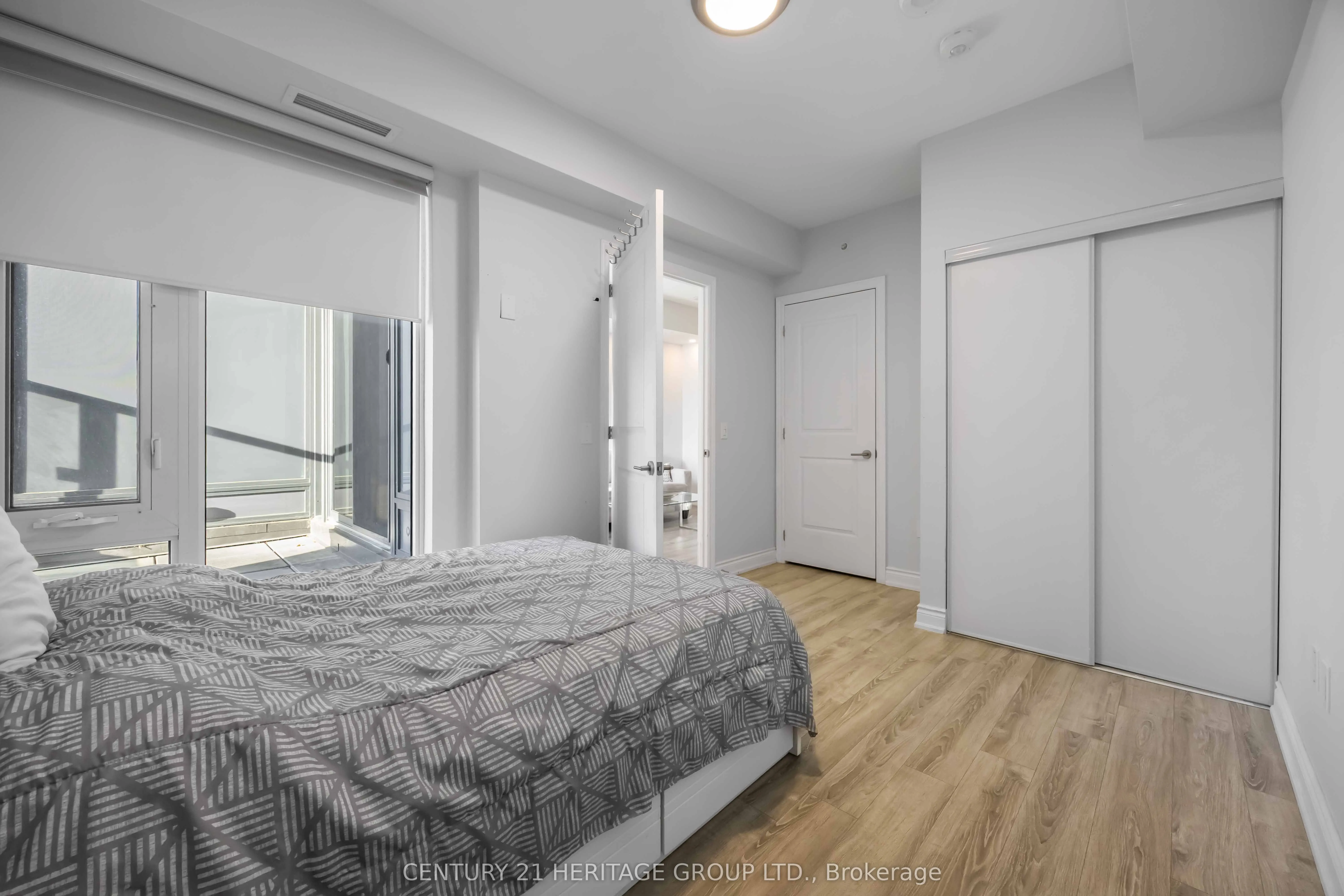 9618 Yonge Street #201