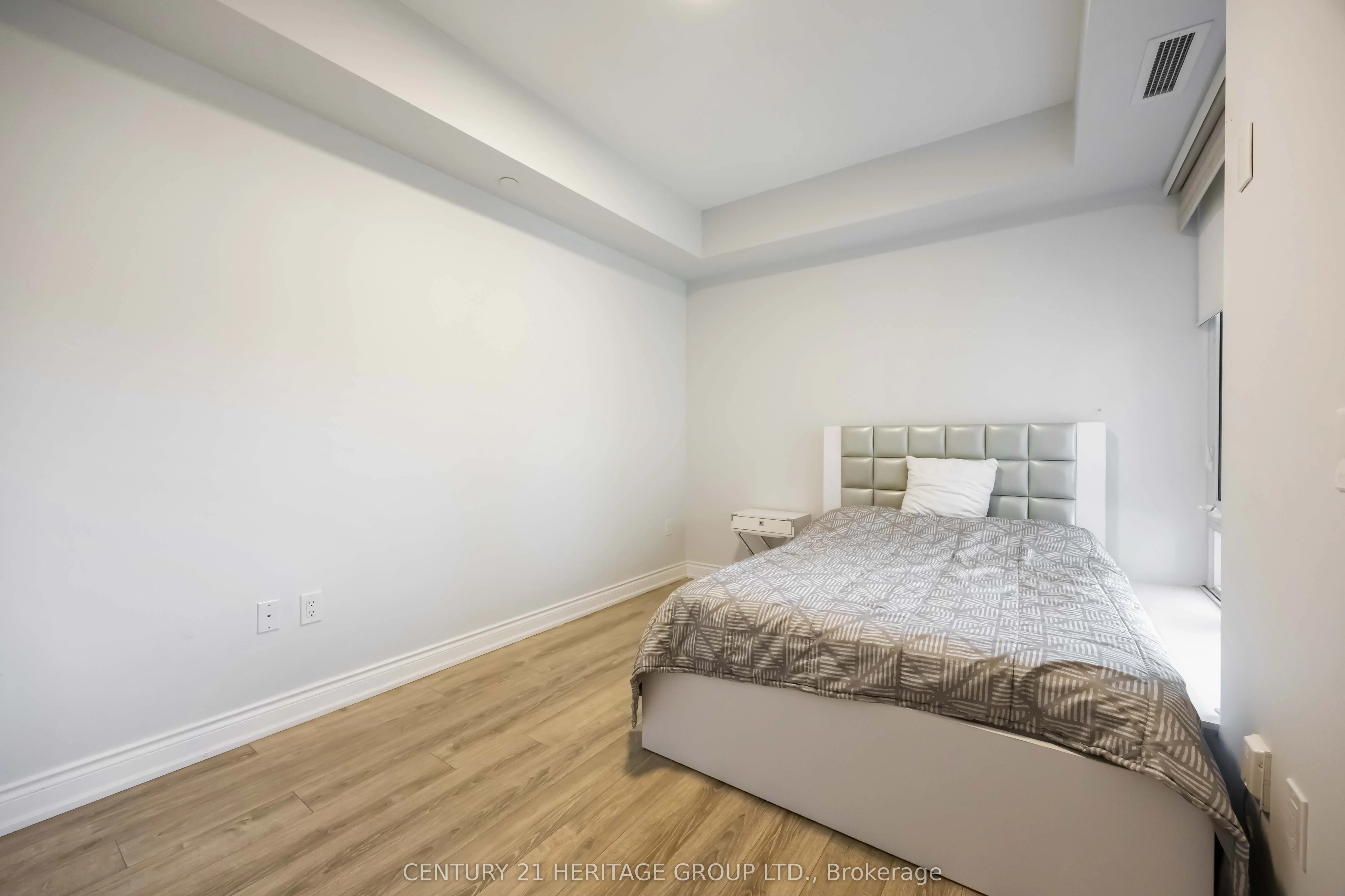 9618 Yonge Street #201