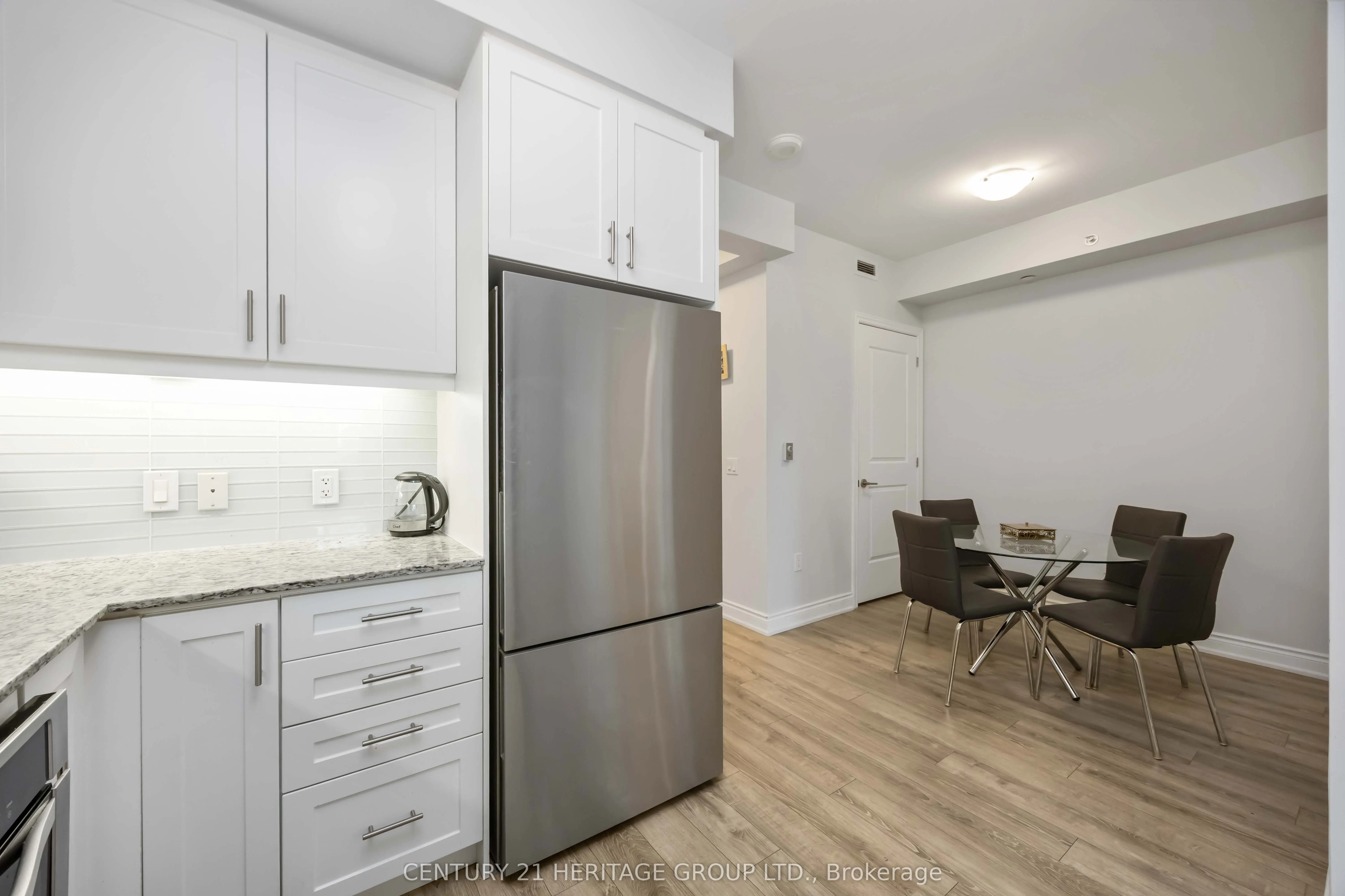 9618 Yonge Street #201