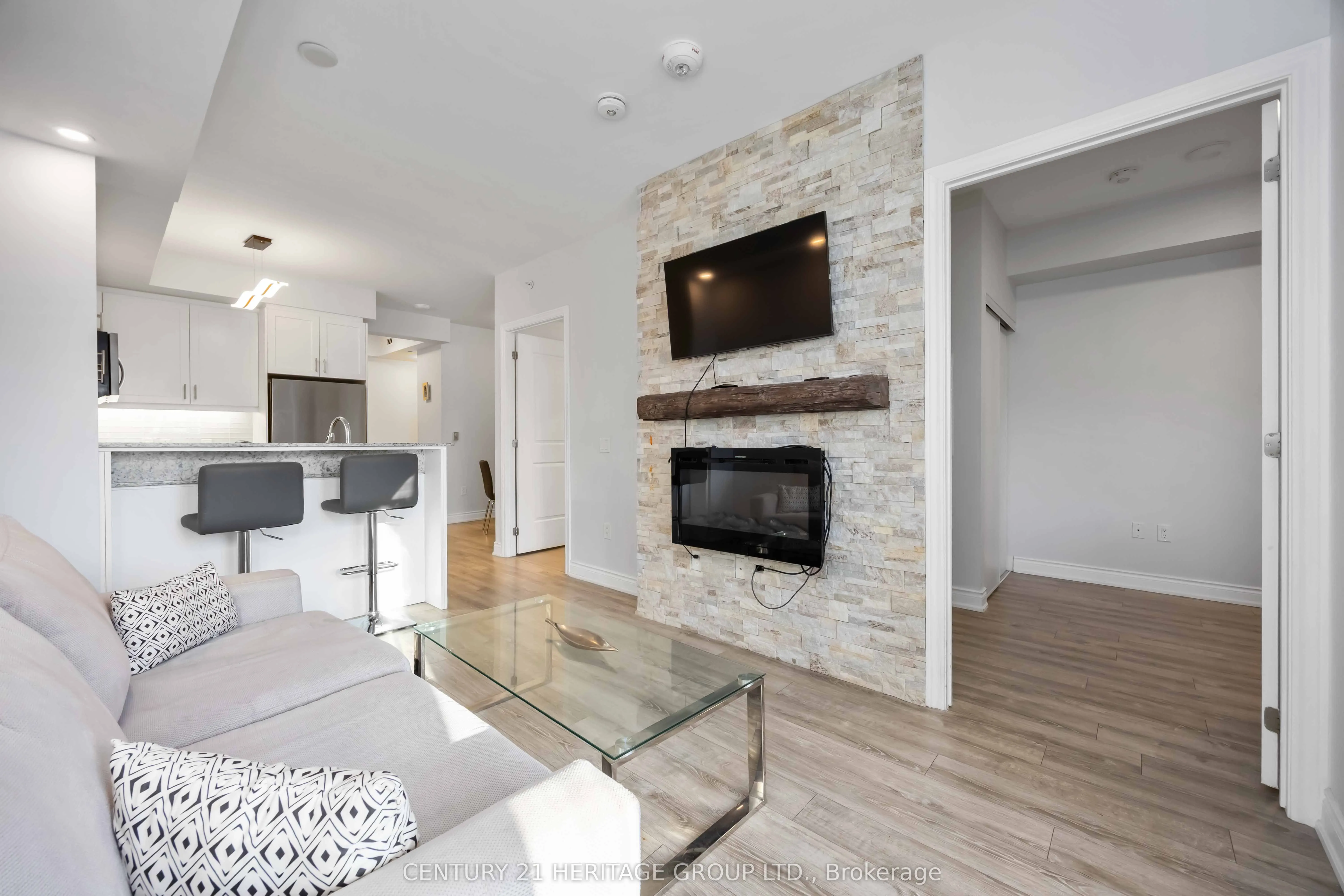 9618 Yonge Street #201