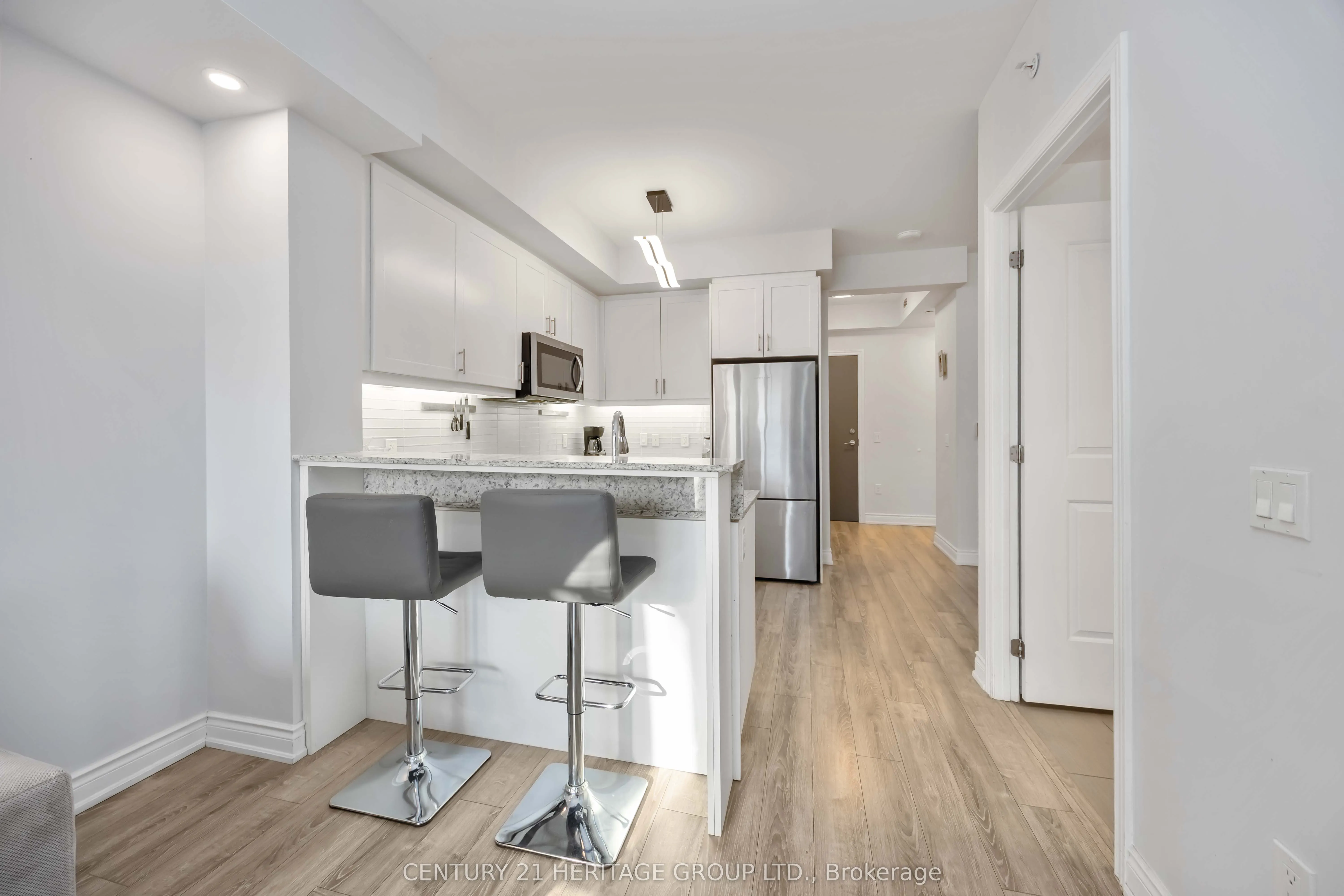 9618 Yonge Street #201