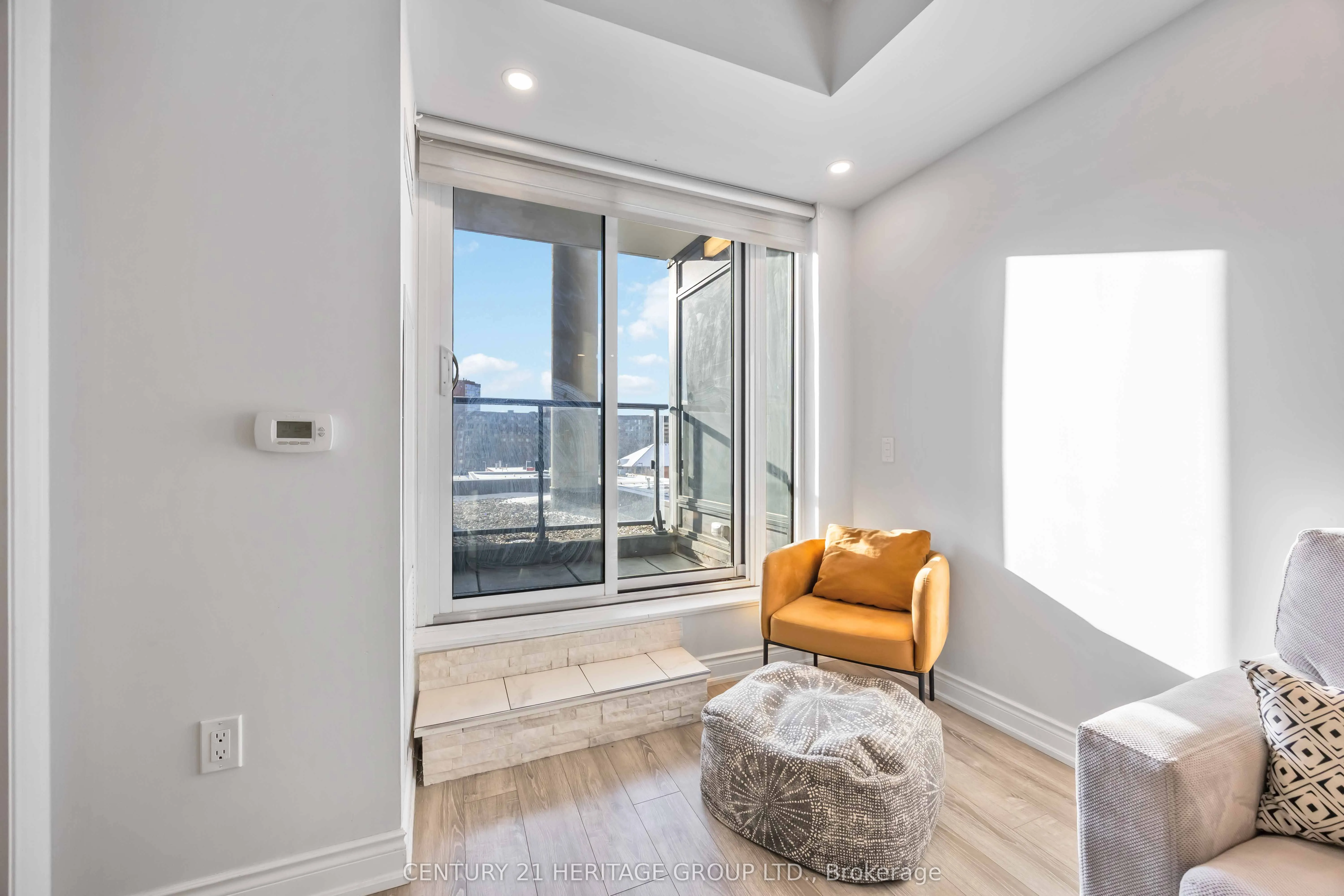 9618 Yonge Street #201