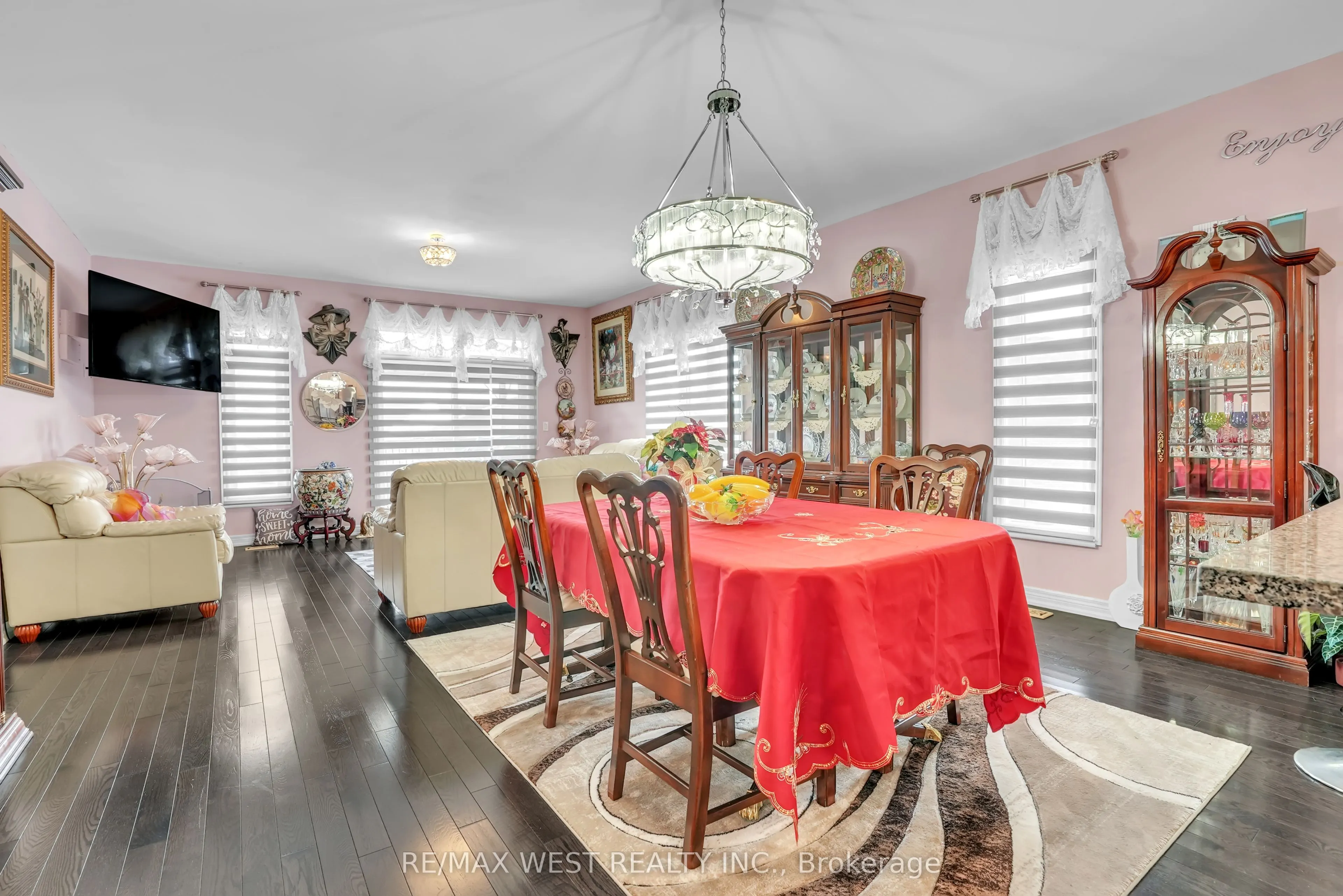 126 Kingsmere Crescent