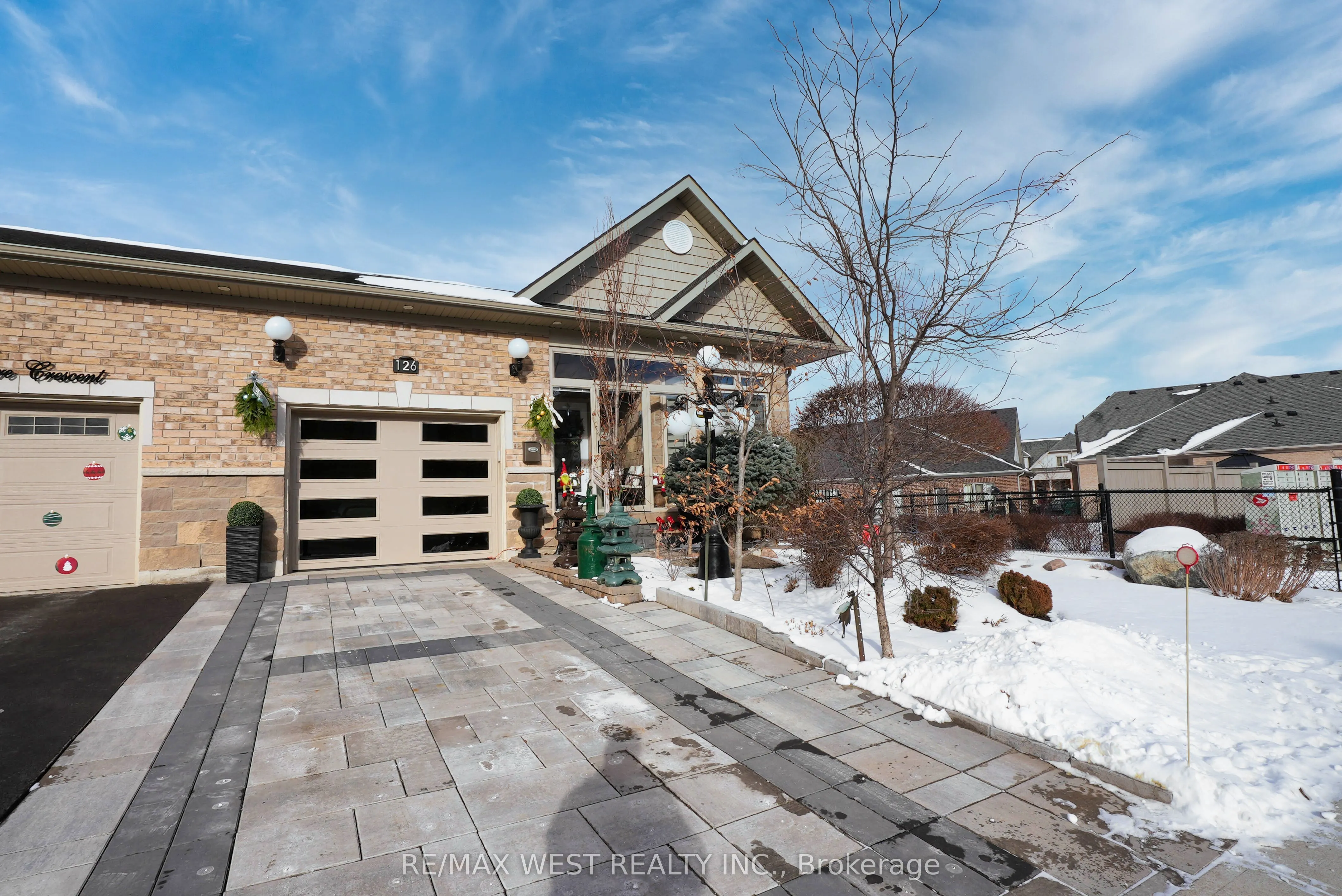 126 Kingsmere Crescent