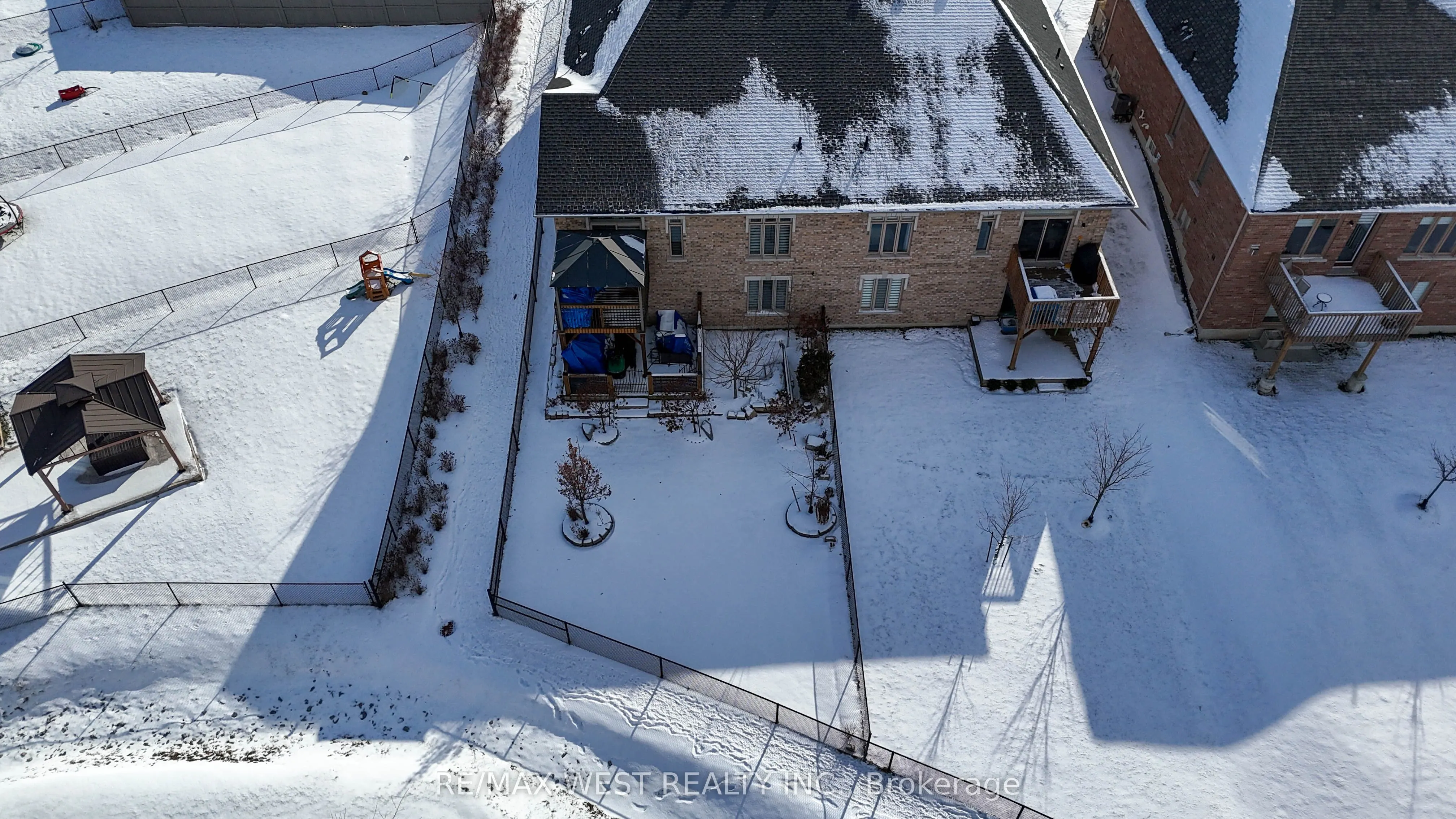 126 Kingsmere Crescent