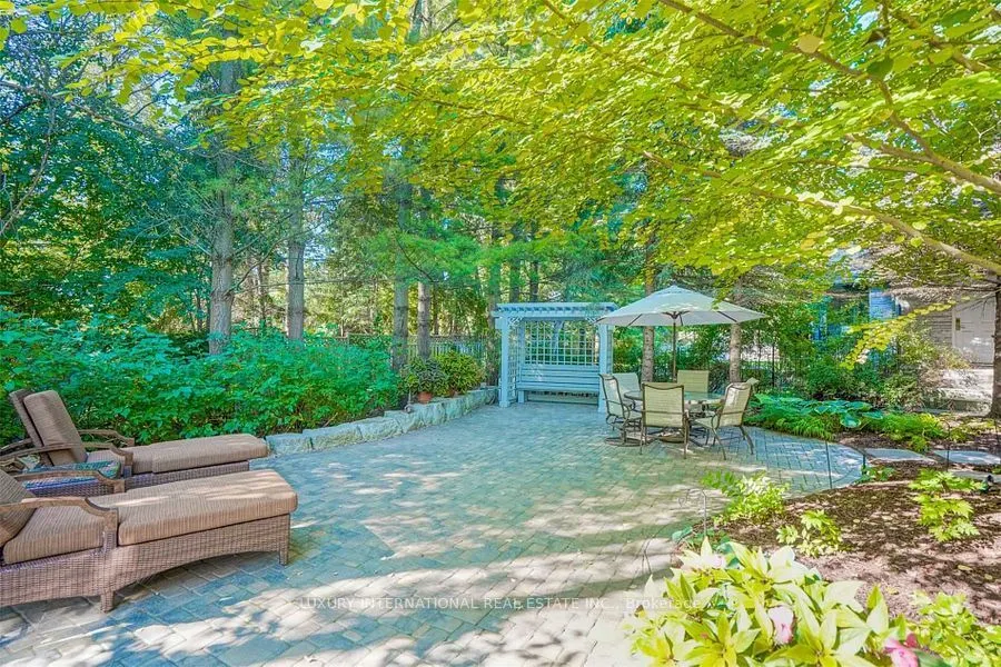 9 Bayview Forest Lane