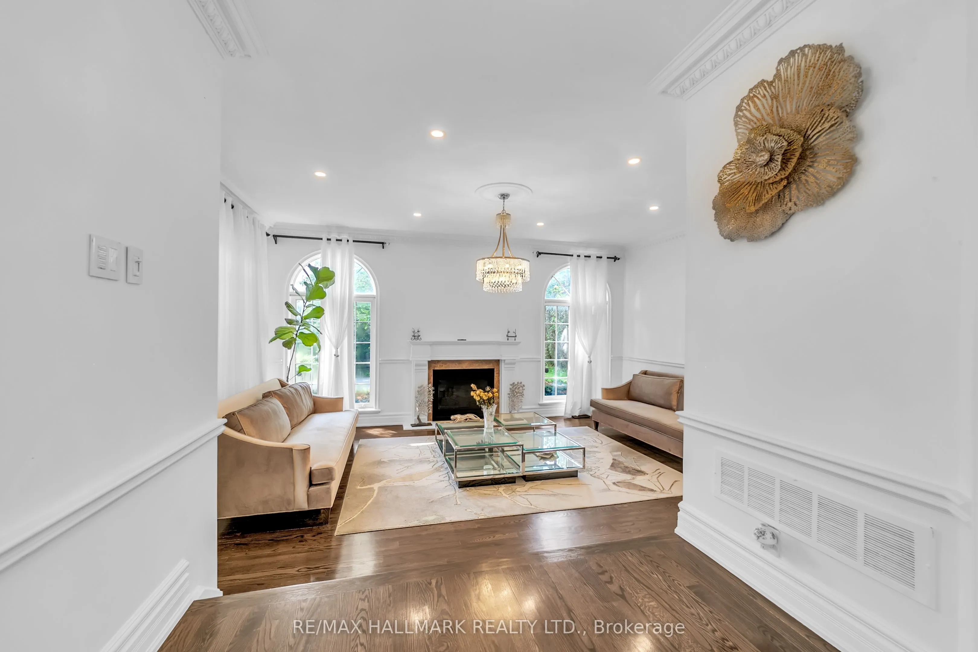 384 Kennedy Street W