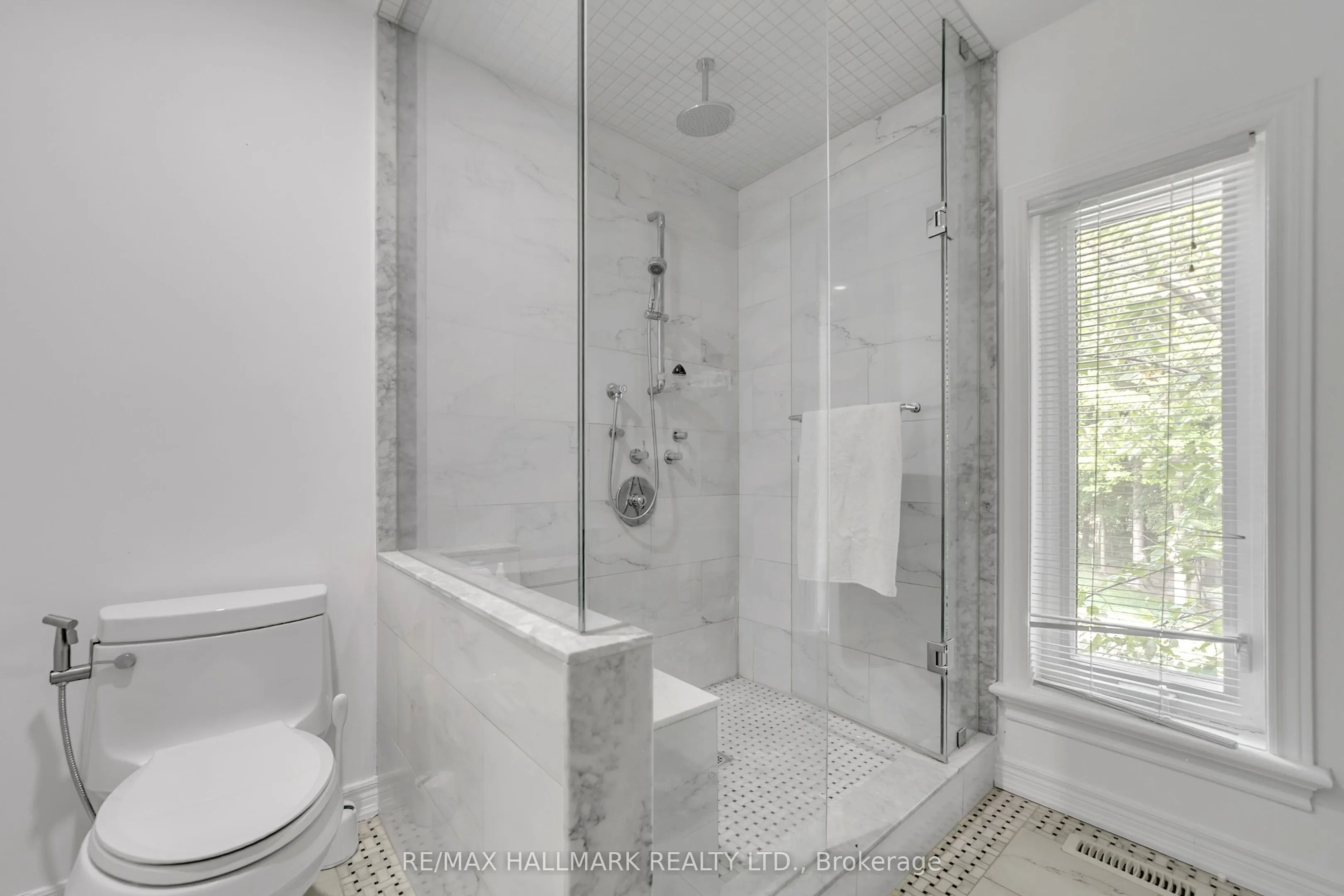 384 Kennedy Street W