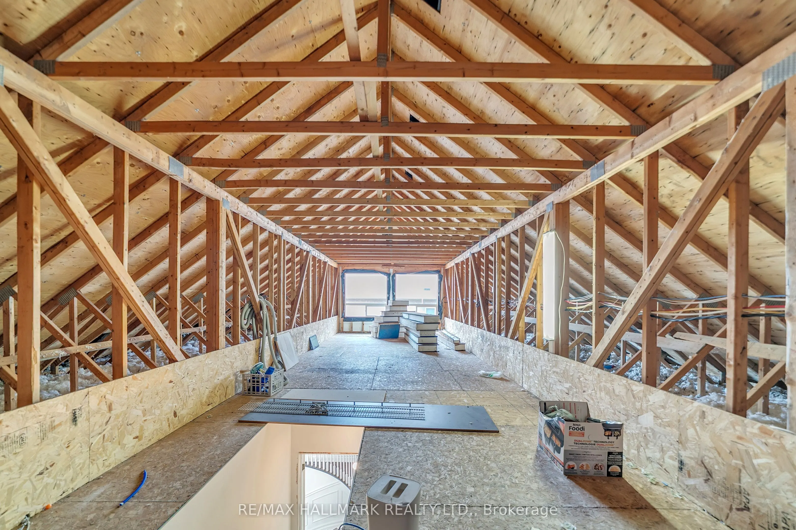 384 Kennedy Street W