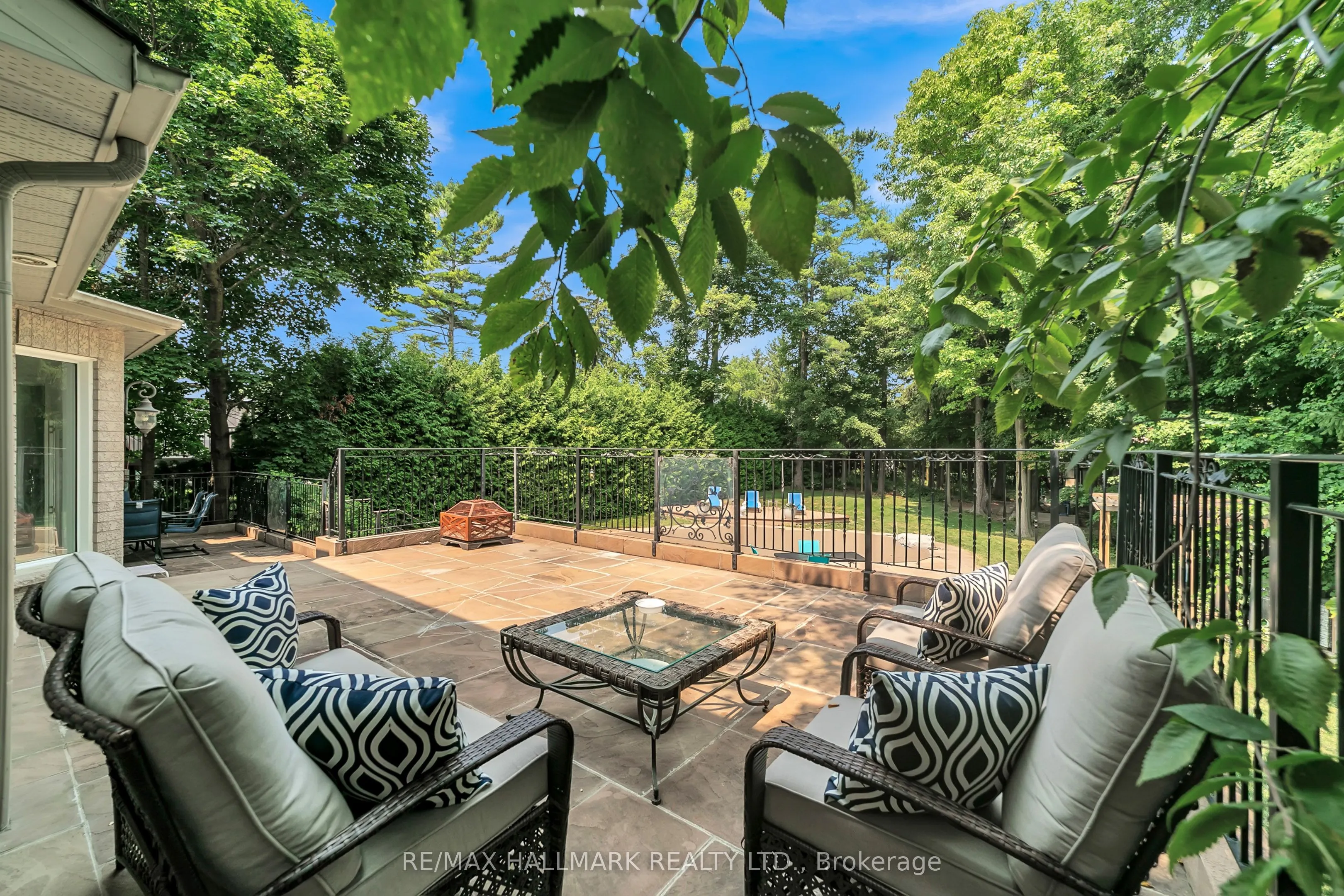 384 Kennedy Street W