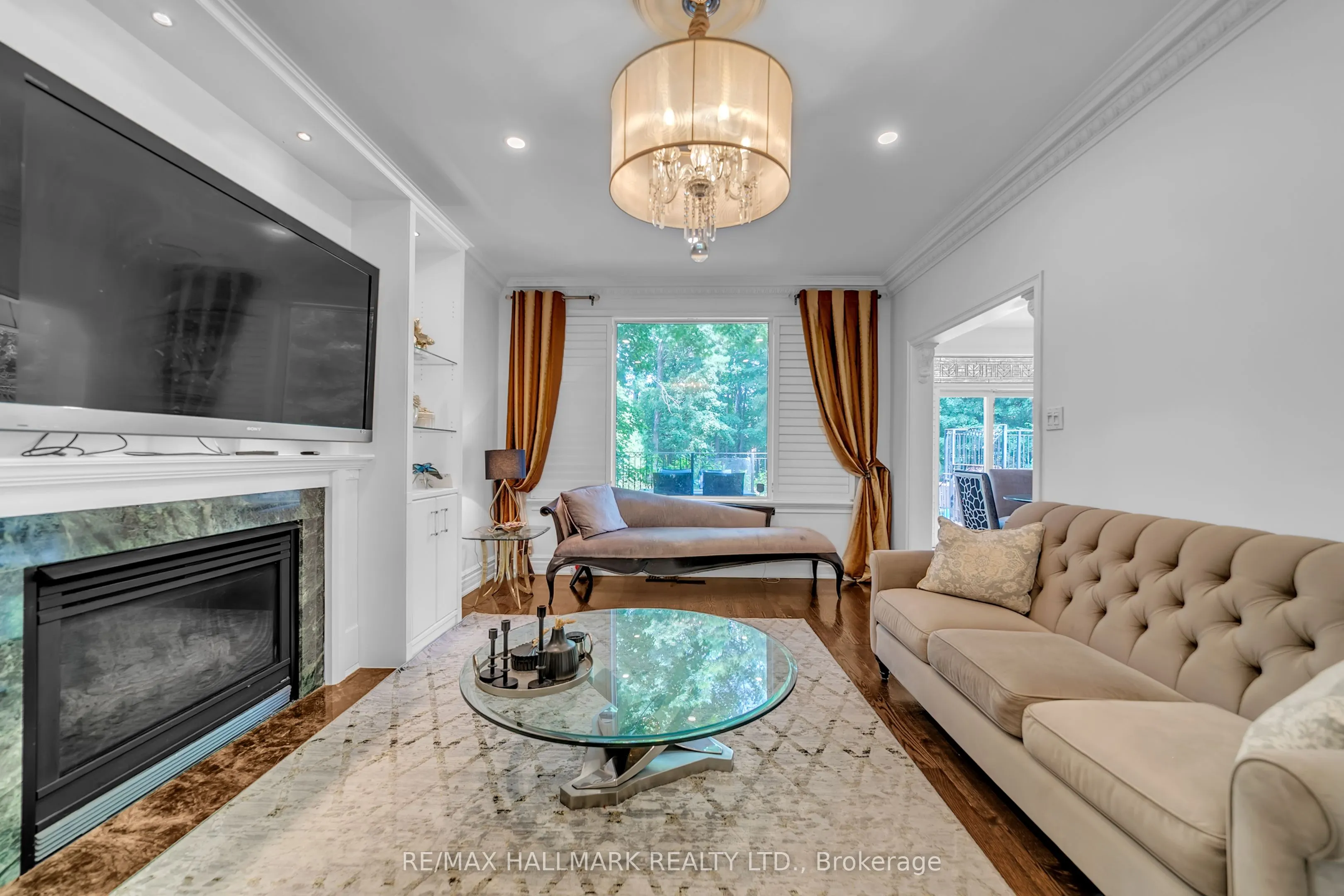 384 Kennedy Street W