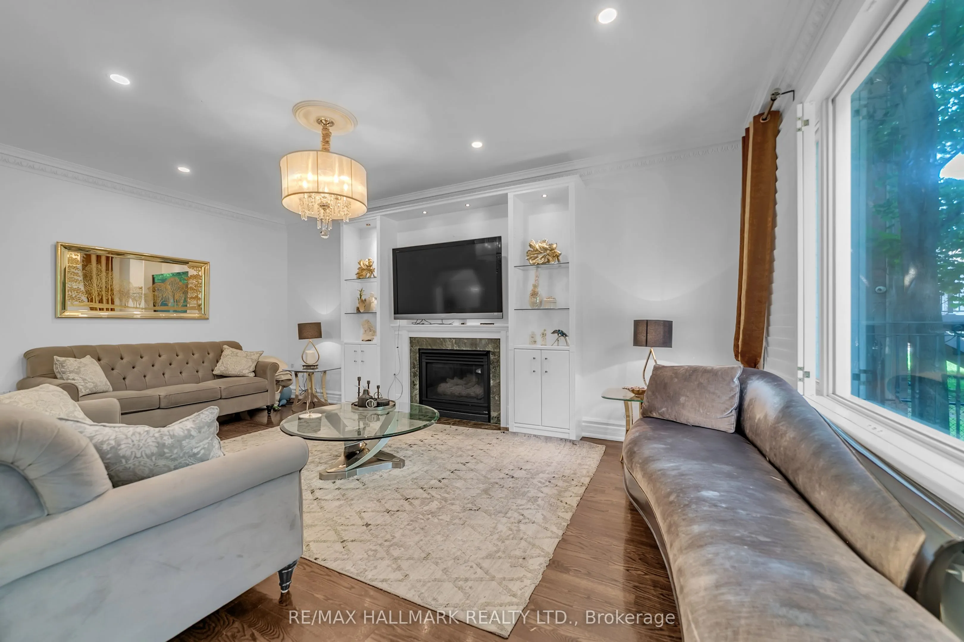 384 Kennedy Street W