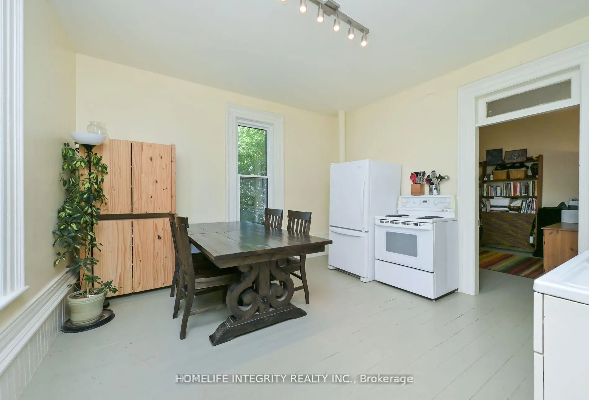 995305 Mono Adjala Townline