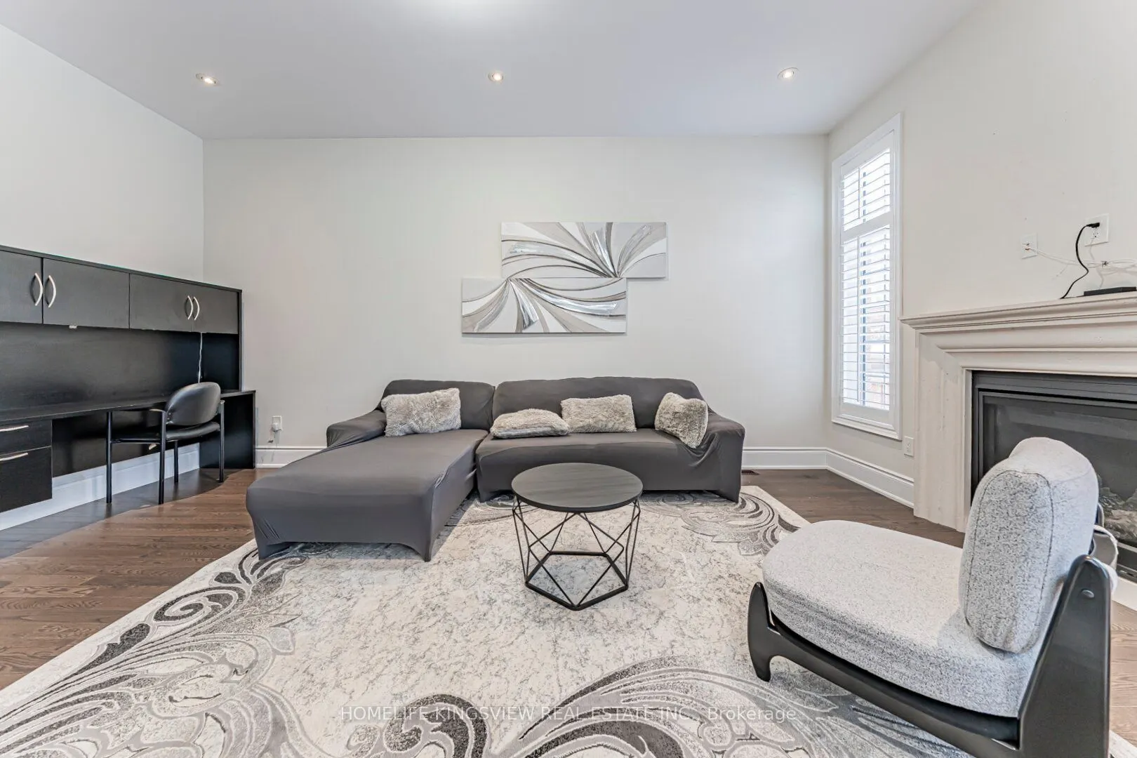61 Ross Vennare Crescent