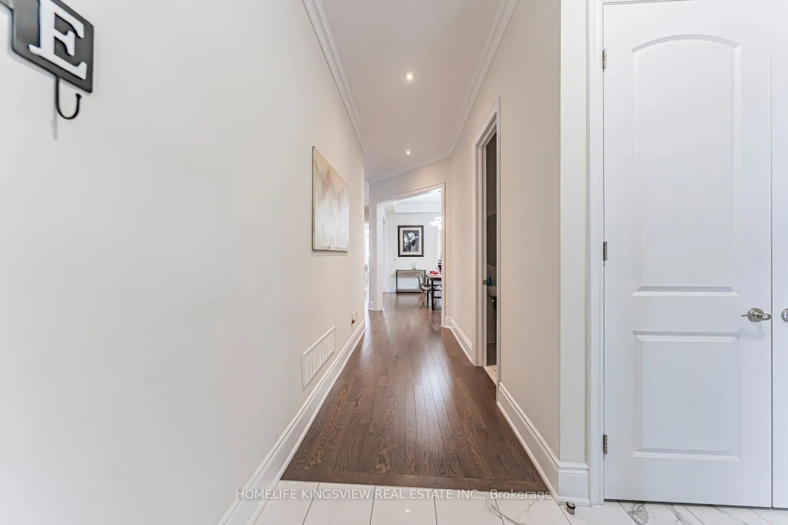 61 Ross Vennare Crescent