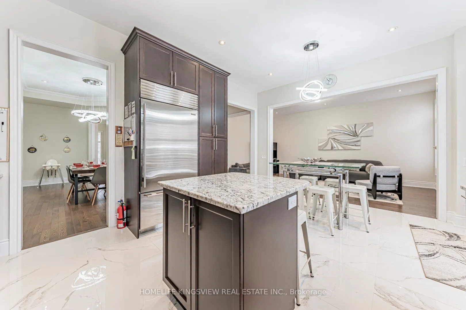 61 Ross Vennare Crescent